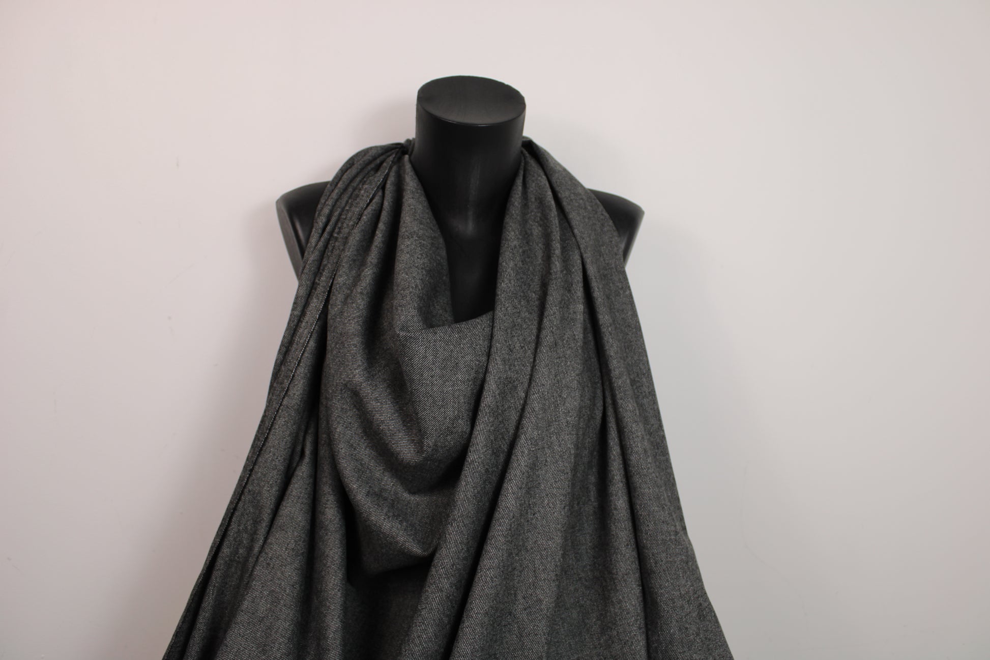 Tissu flanelle viscose - gris anthracite - photo 4/4 | So Tissus