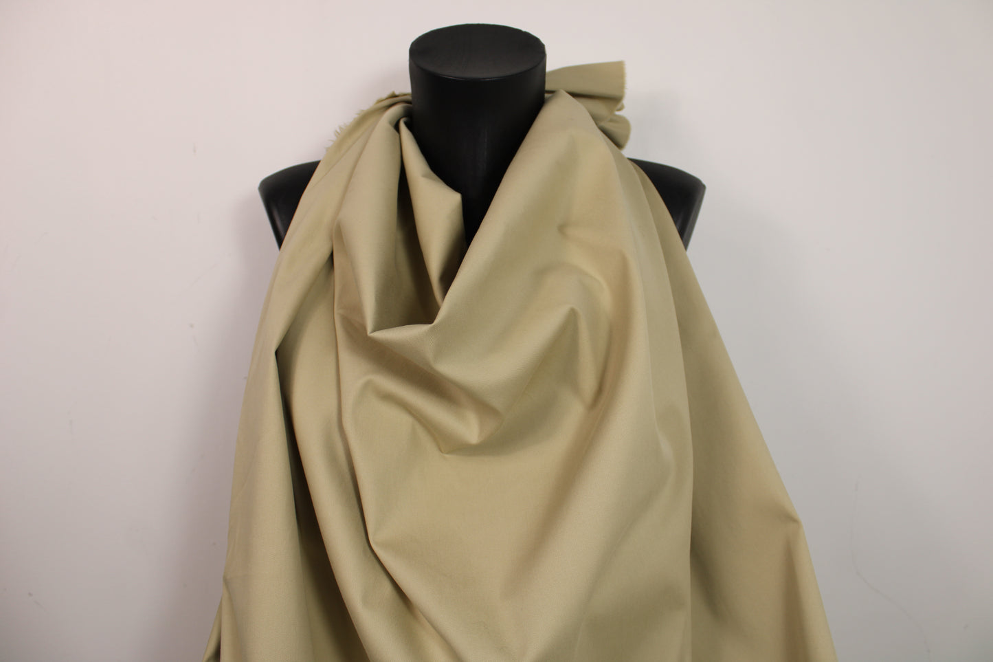 Tissu gabardine de coton stretch - beige - photo 4/4 | So Tissus
