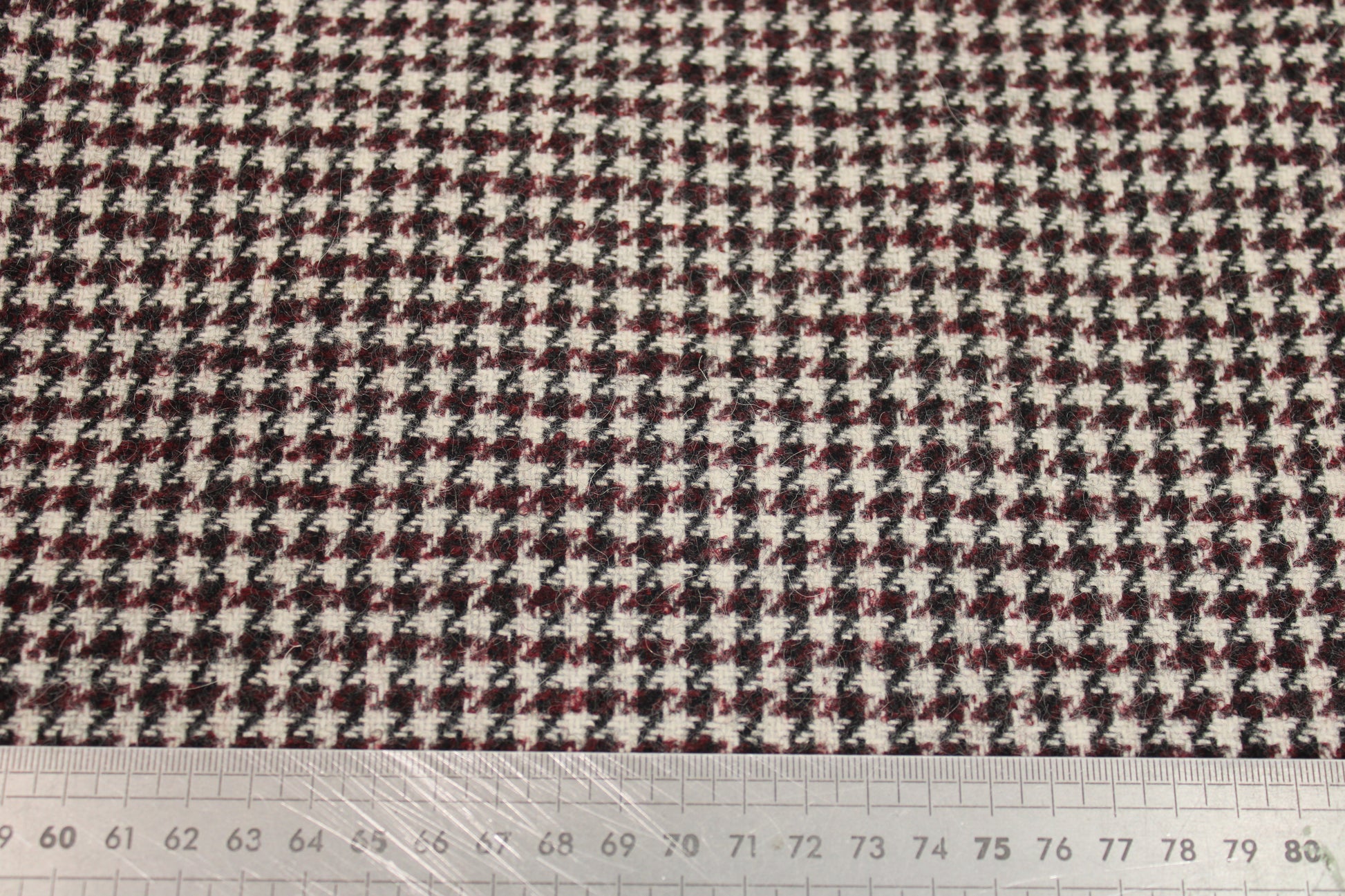 Tissu drap de laine double face - ton ecru et bordeaux - photo 10/10 | So Tissus