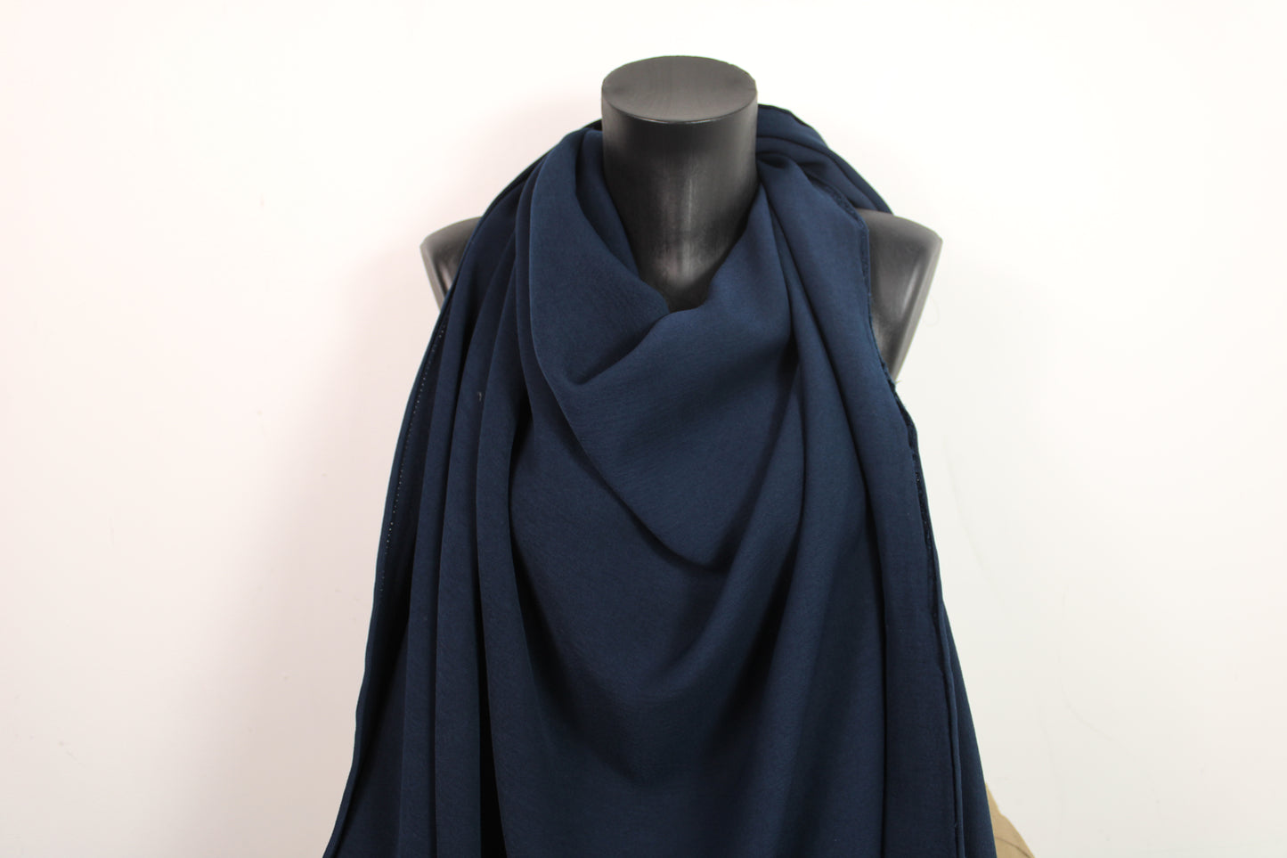 Tissu crêpe japonais stretch - bleu marine - photo 4/4 | So Tissus