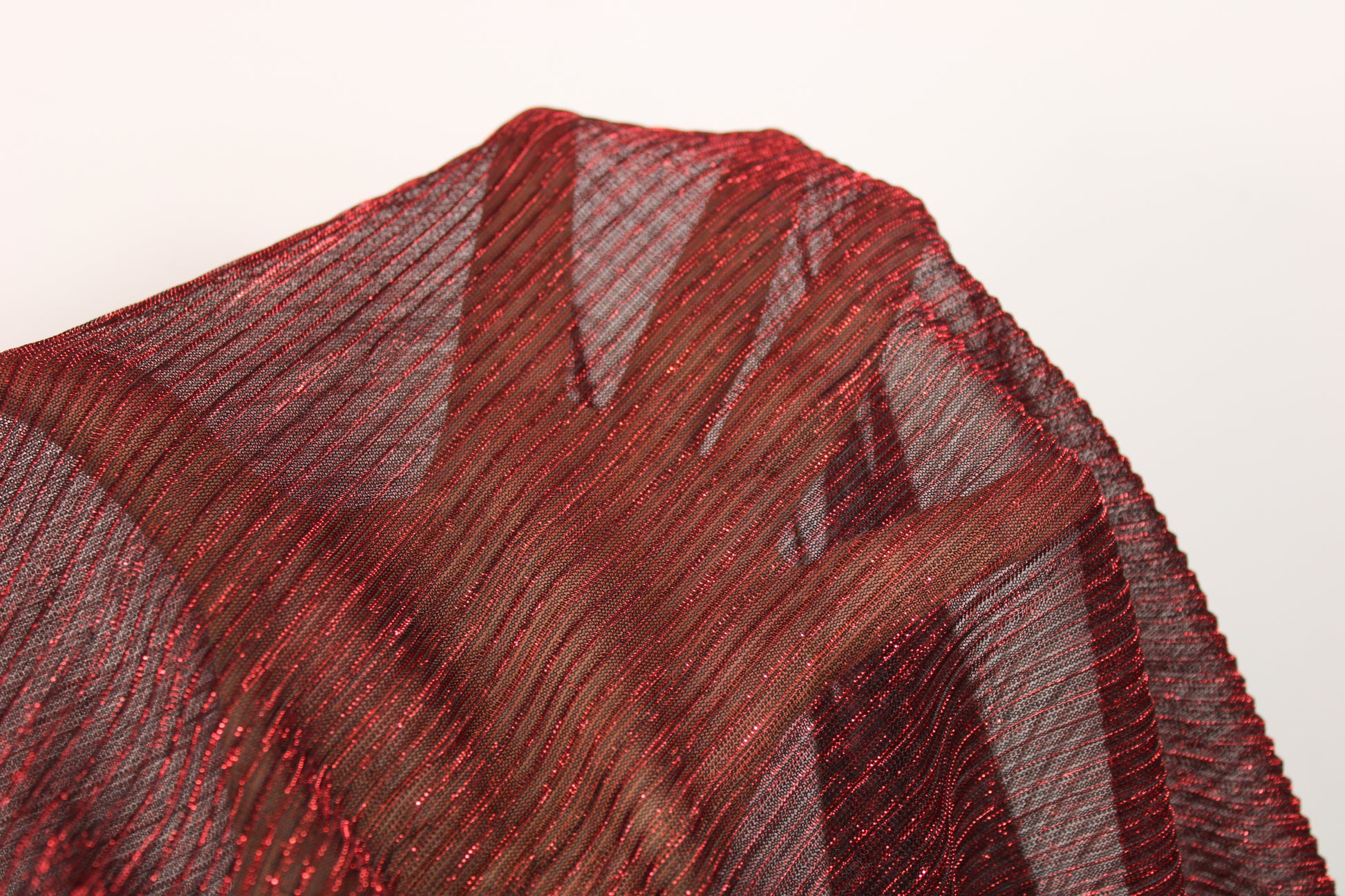 Tissu maille lurex - noir et rouge brillant - photo 5/5 | So Tissus
