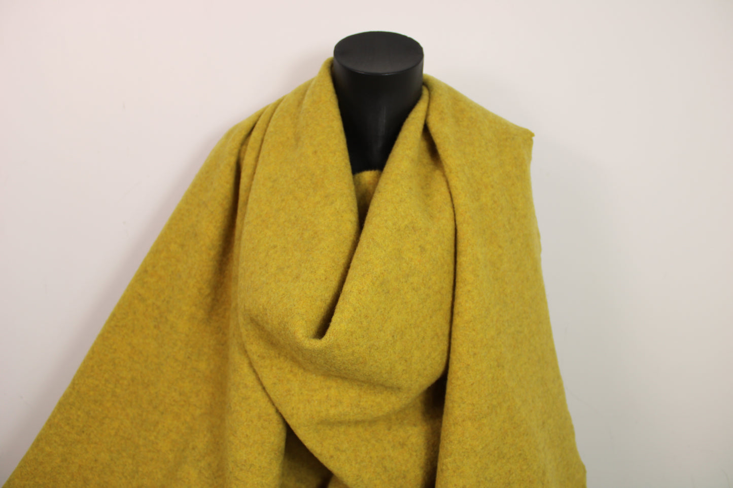 Tissu drap de laine - jaune curry - photo 4/4 | So Tissus