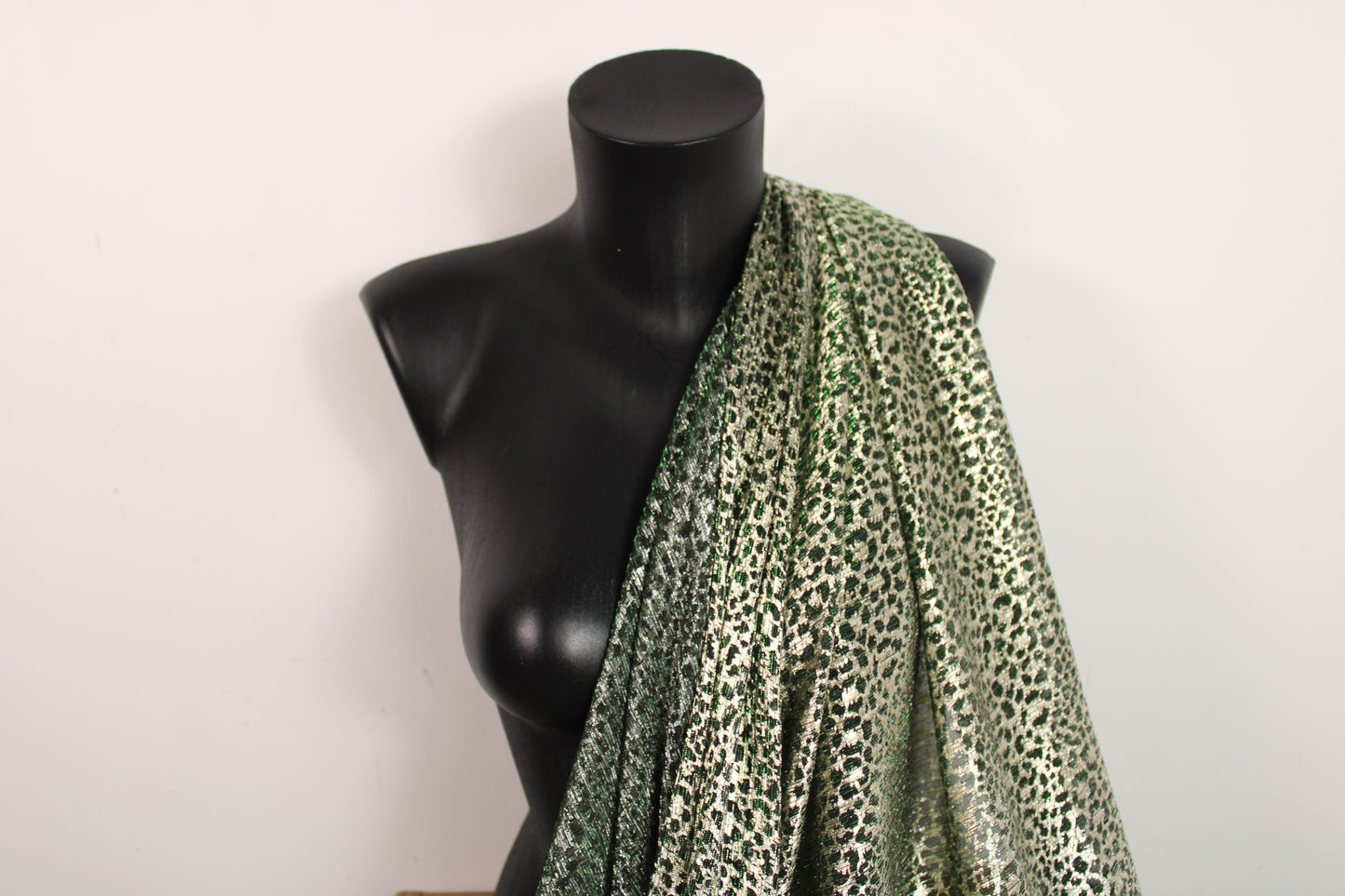 Tissu maille lurex - vert et doré - photo 3/5 | So Tissus