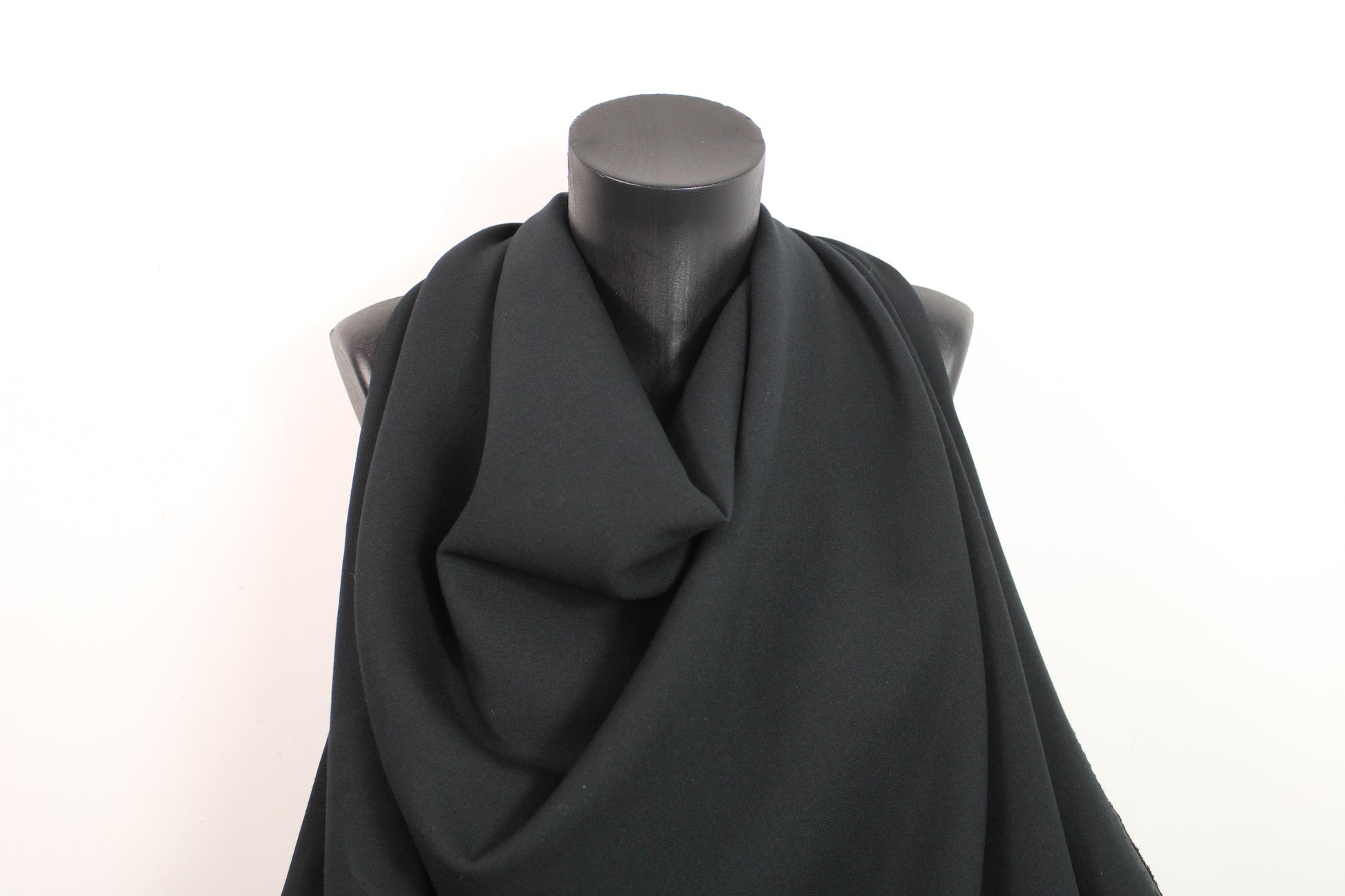 Tissu crêpe lourd - noir - photo 4/4 | So Tissus