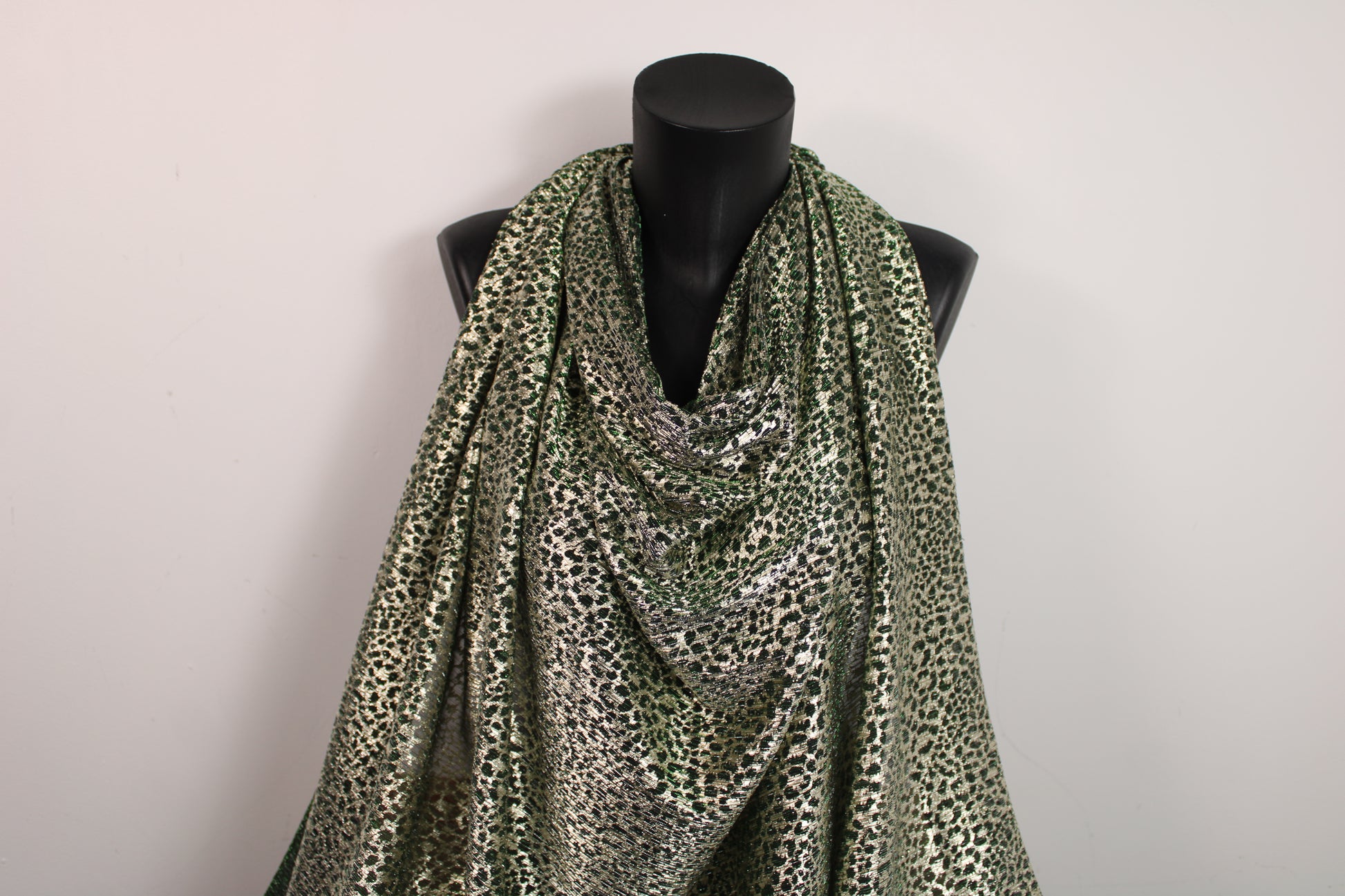 Tissu maille lurex - vert et doré - photo 4/5 | So Tissus