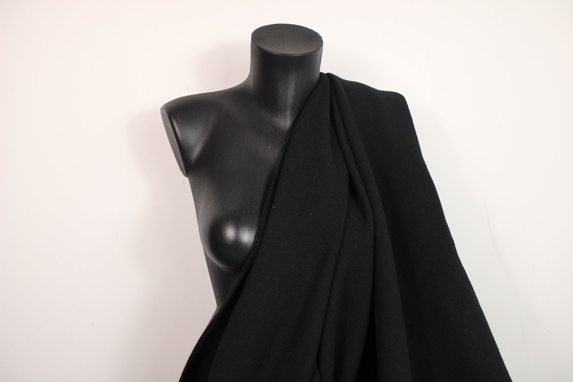 Tissu drap de laine gratté - noir - photo 3/4 | So Tissus