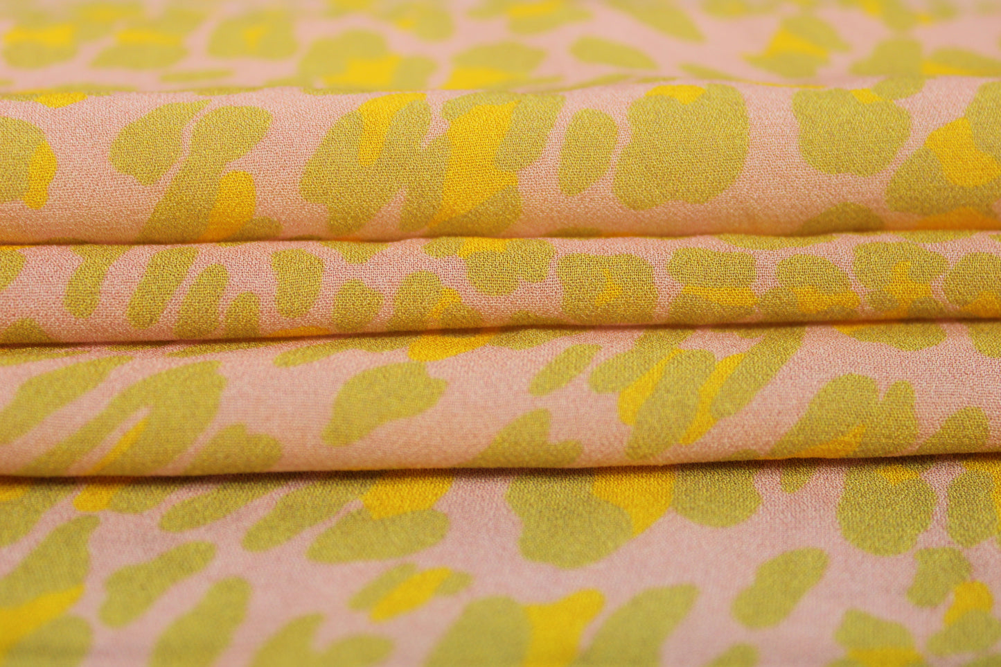 Tissu crêpe georgette  - imprimé tacheté - ton rose - photo 3/5 | So Tissus
