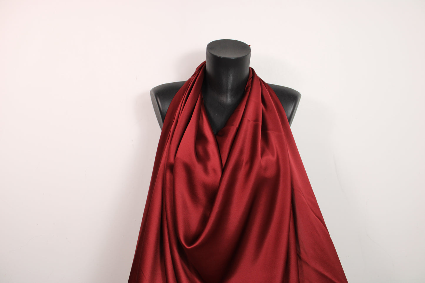 Tissu satin de soie - grenat - photo 4/4 | So Tissus