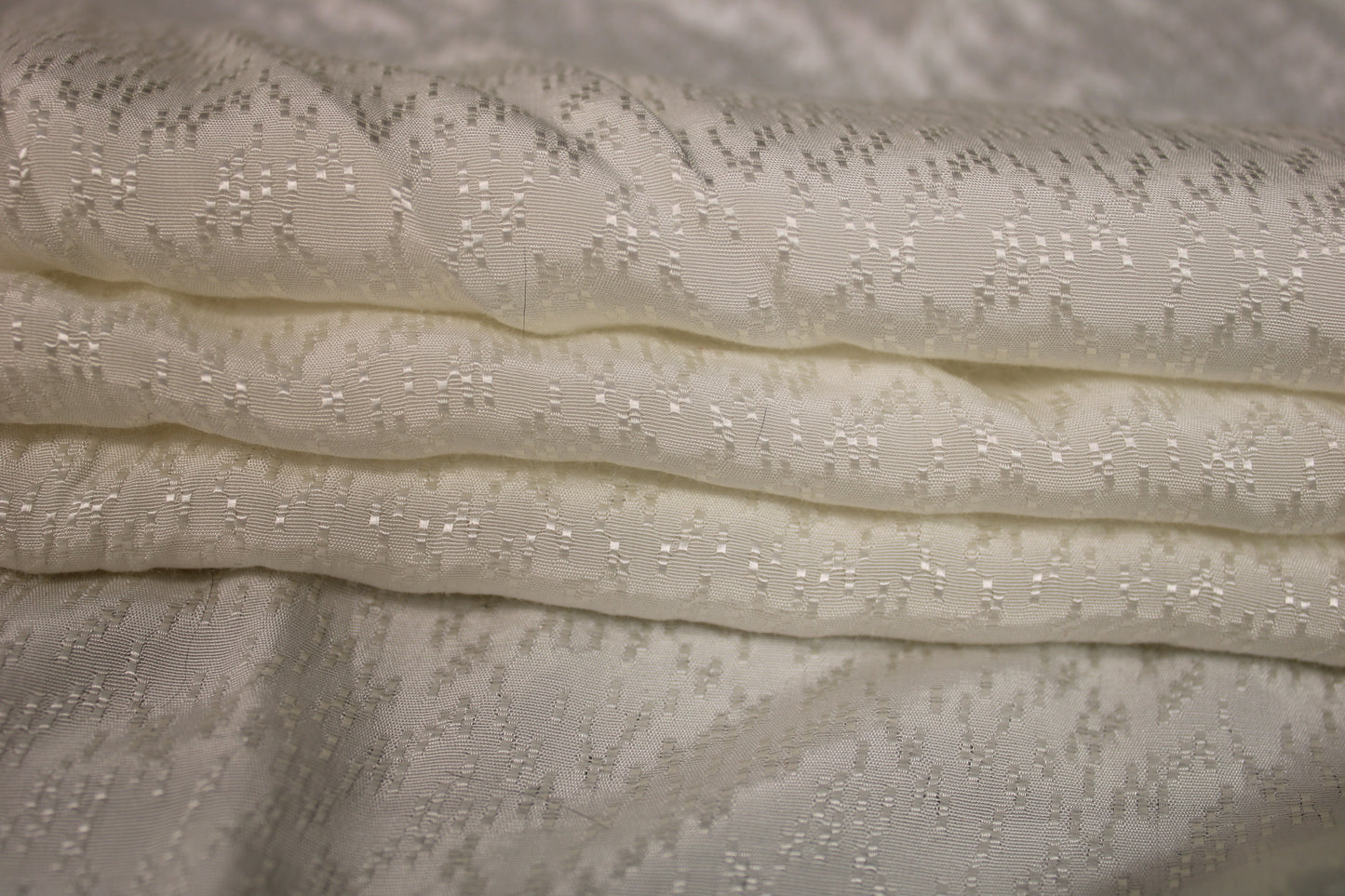 Tissu viscose - effet brodé - blanc cassé - photo 2/4 | So Tissus
