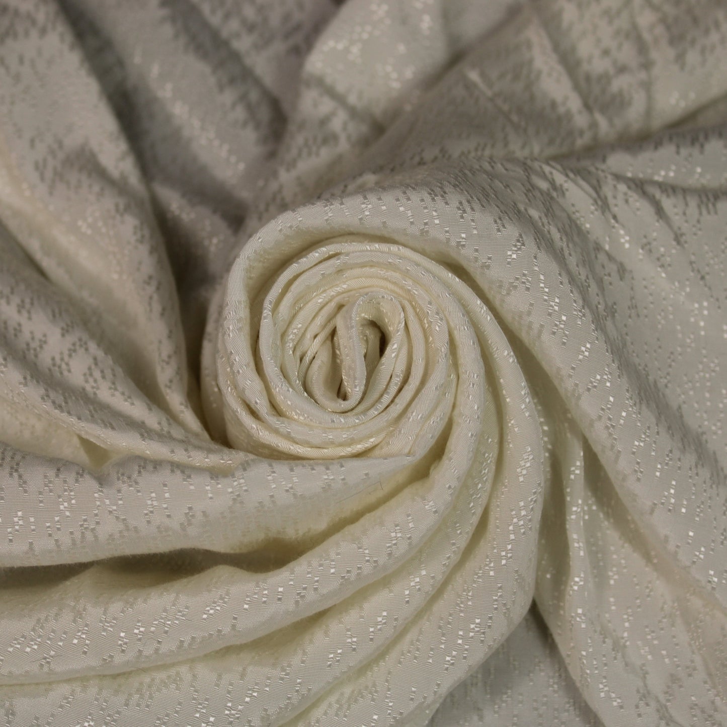 Tissu viscose - effet brodé - blanc cassé - photo 1/4 | So Tissus