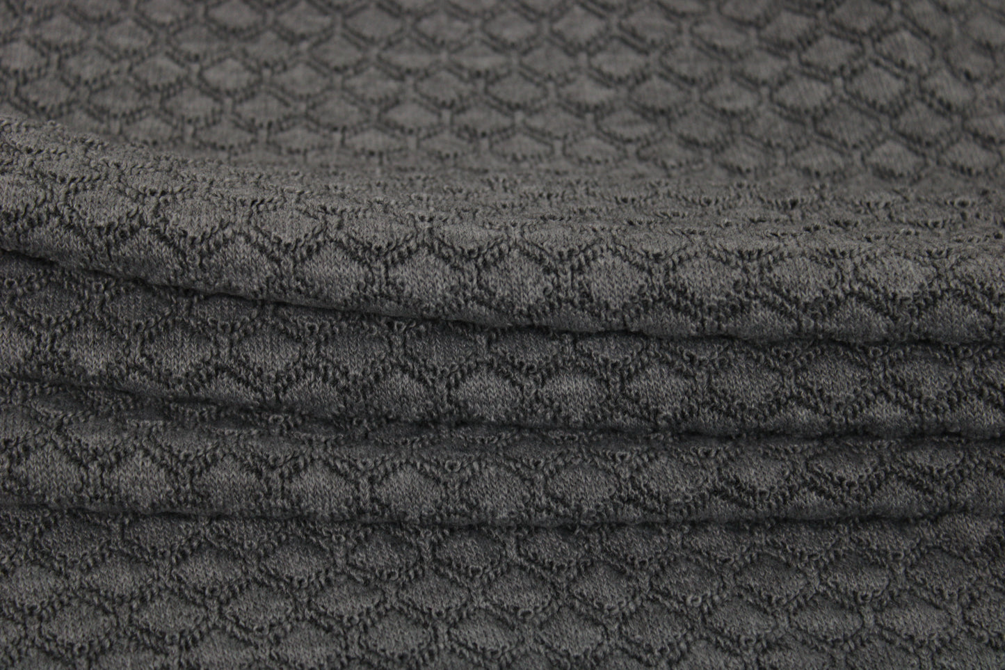Tissu maille style tricot - motif losange - gris - photo 2/5 | So Tissus