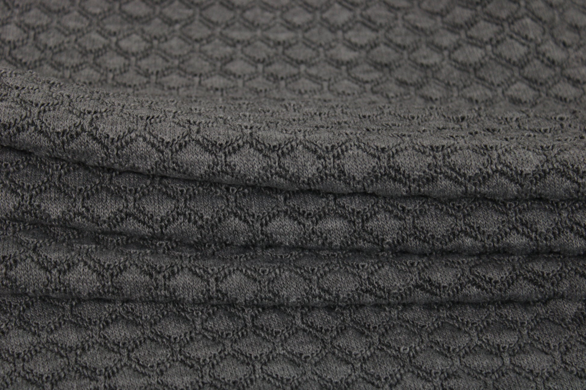 Tissu maille style tricot - motif losange - gris - photo 2/5 | So Tissus