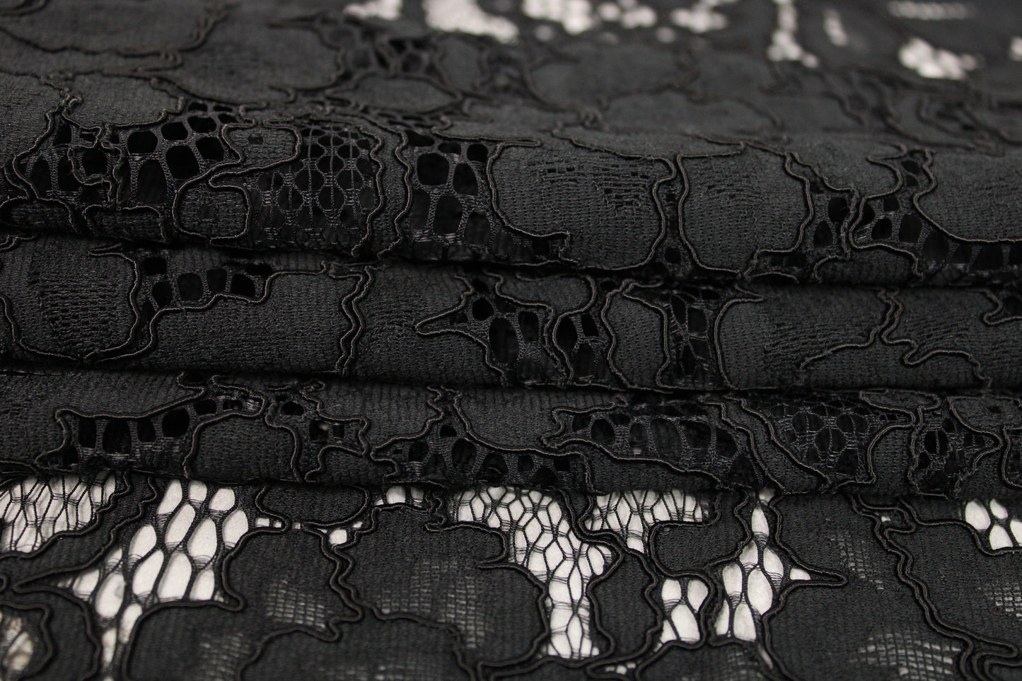 Tissu dentelle motif fleuri- noir - photo 2/5 | So Tissus