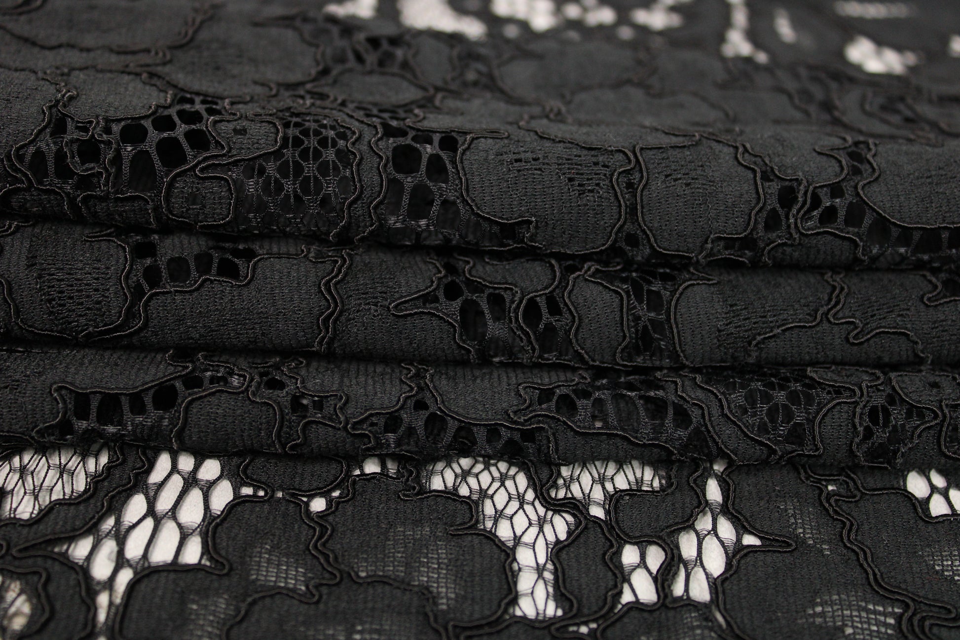 Tissu dentelle motif fleuri- noir - photo 2/5 | So Tissus