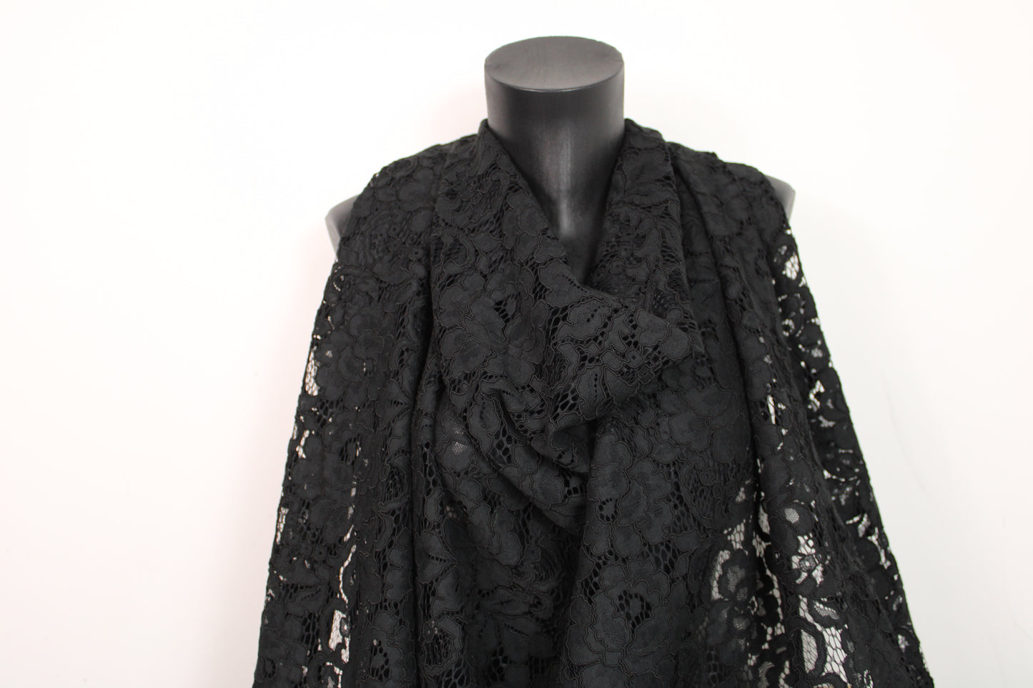 Tissu dentelle motif fleuri- noir - photo 4/5 | So Tissus
