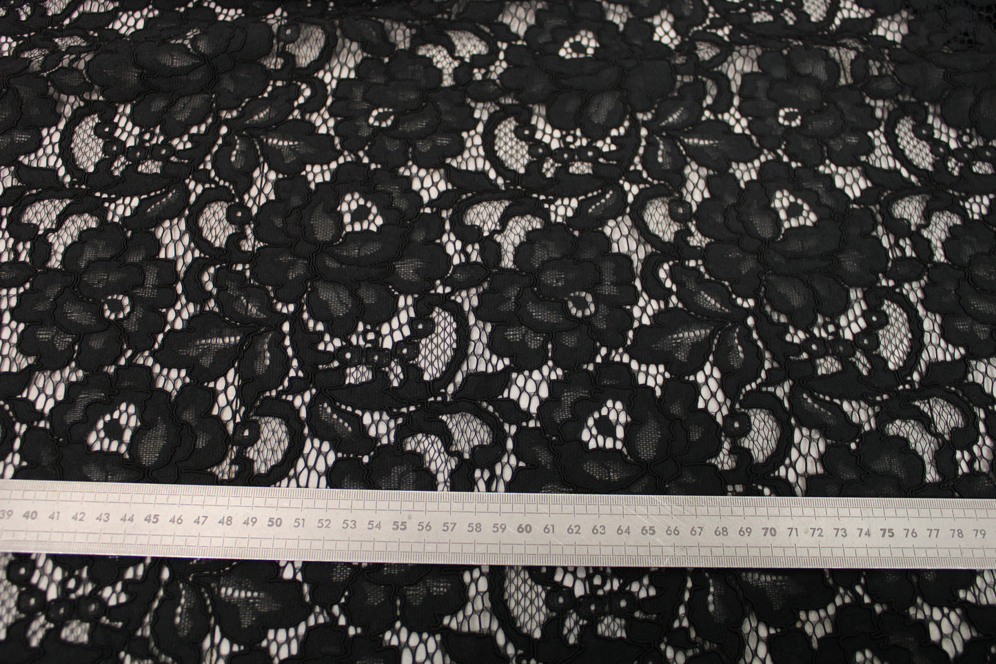 Tissu dentelle motif fleuri- noir - photo 5/5 | So Tissus
