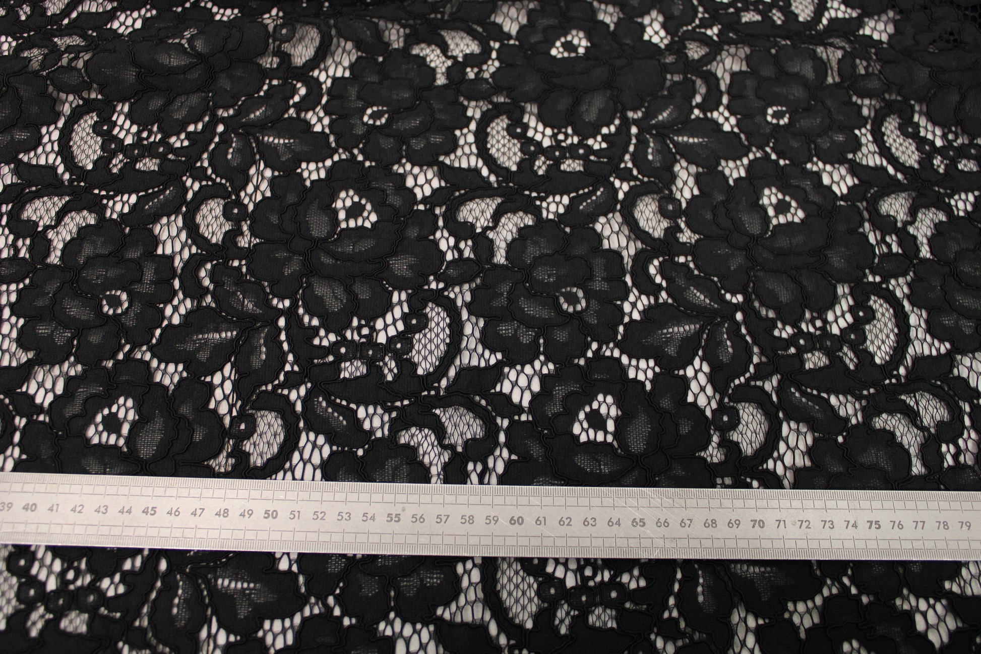 Tissu dentelle motif fleuri- noir - photo 5/5 | So Tissus