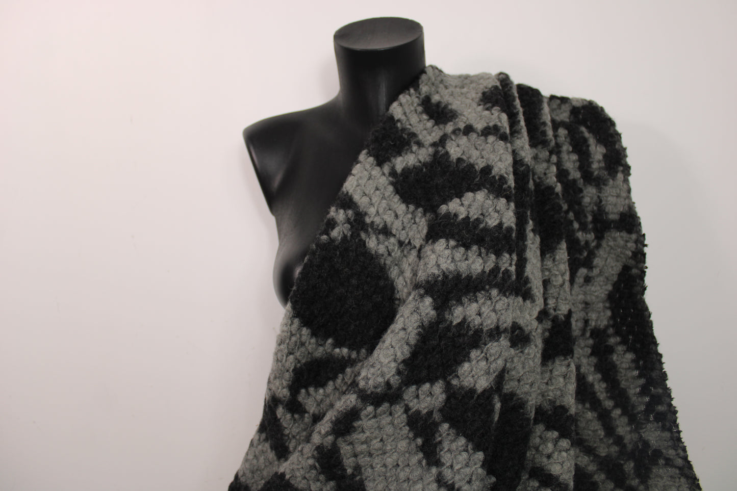 Tissu laine bouclette - noir et gris - photo 3/5 | So Tissus
