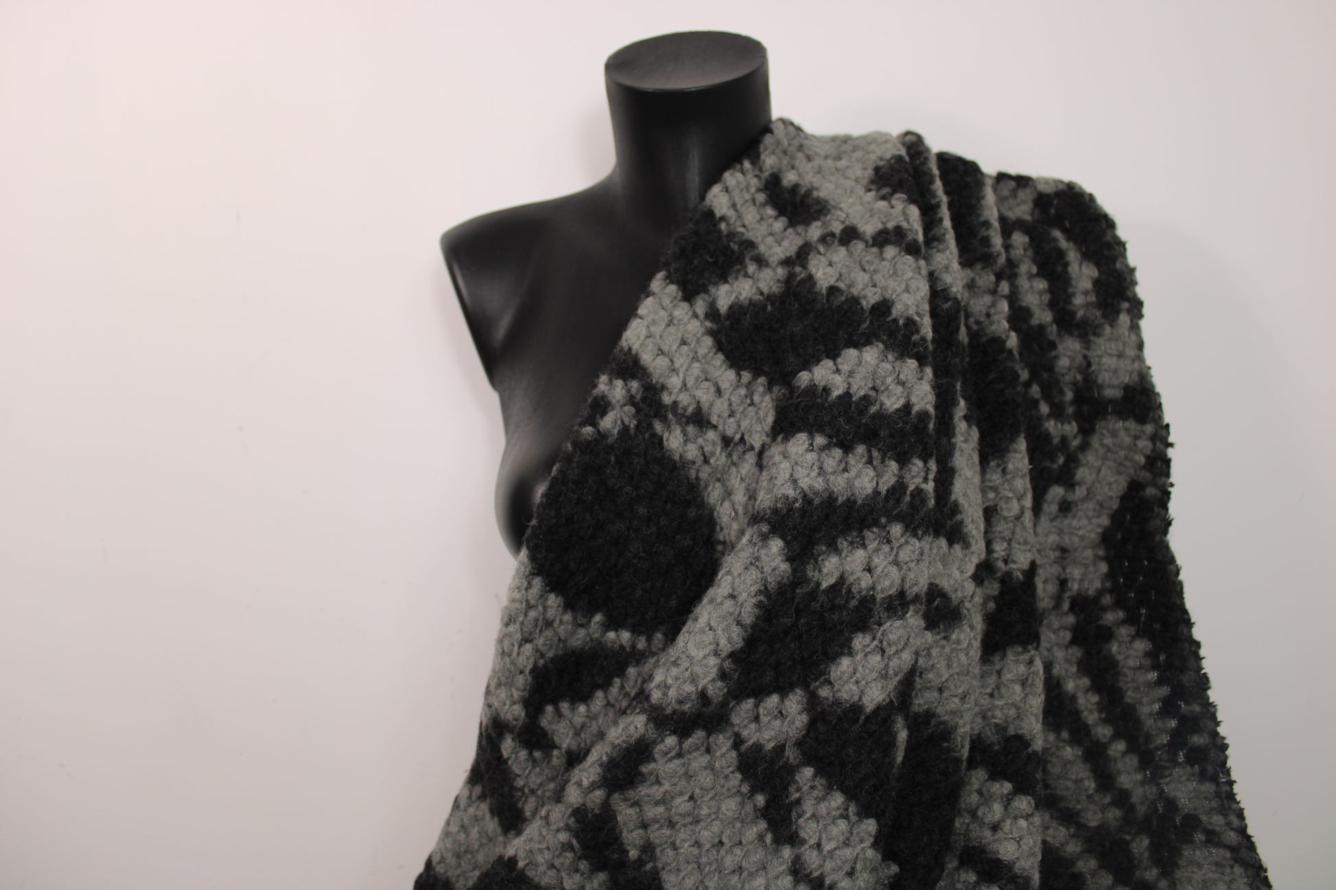 Tissu laine bouclette - noir et gris - photo 3/5 | So Tissus