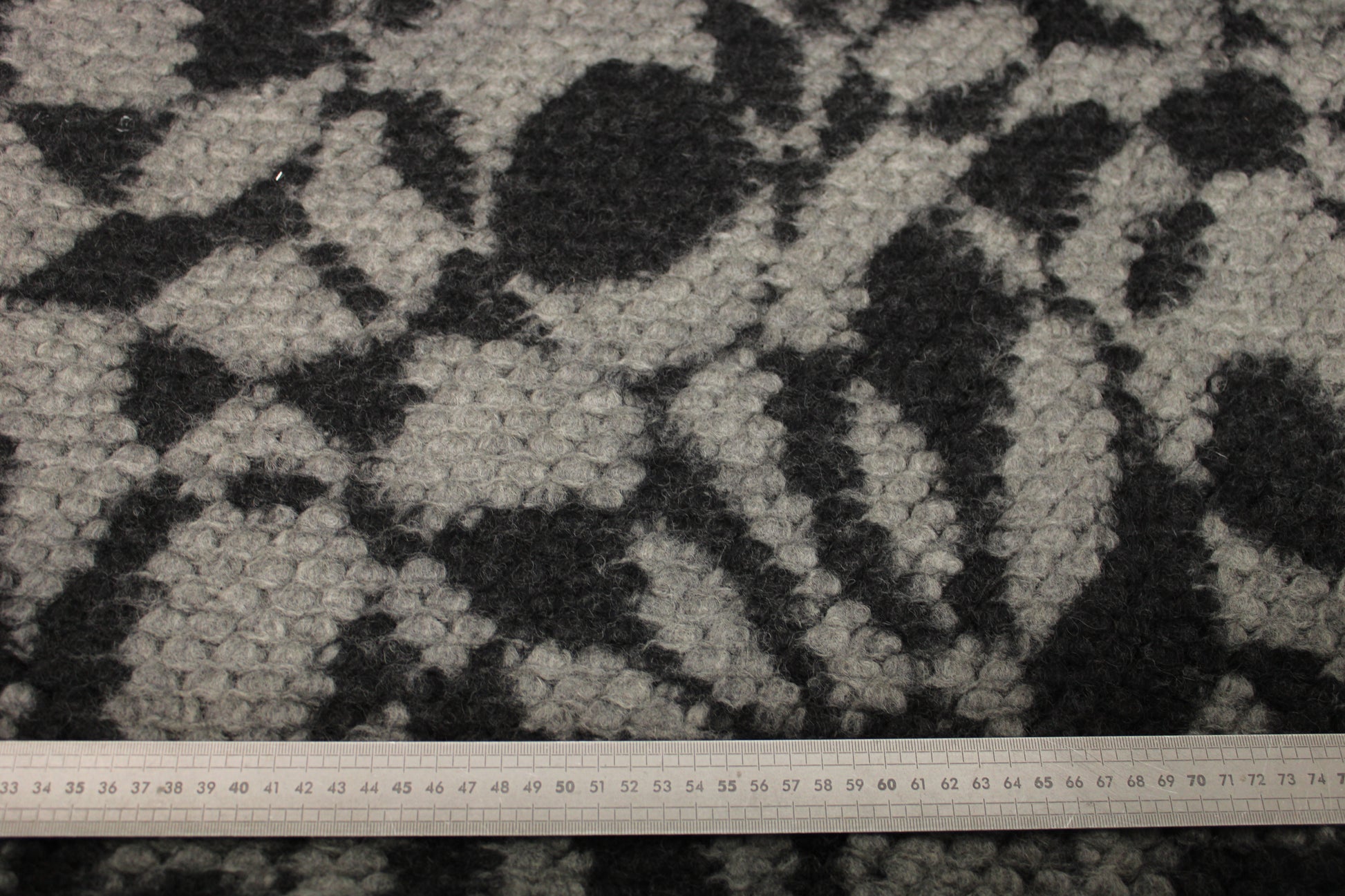 Tissu laine bouclette - noir et gris - photo 5/5 | So Tissus