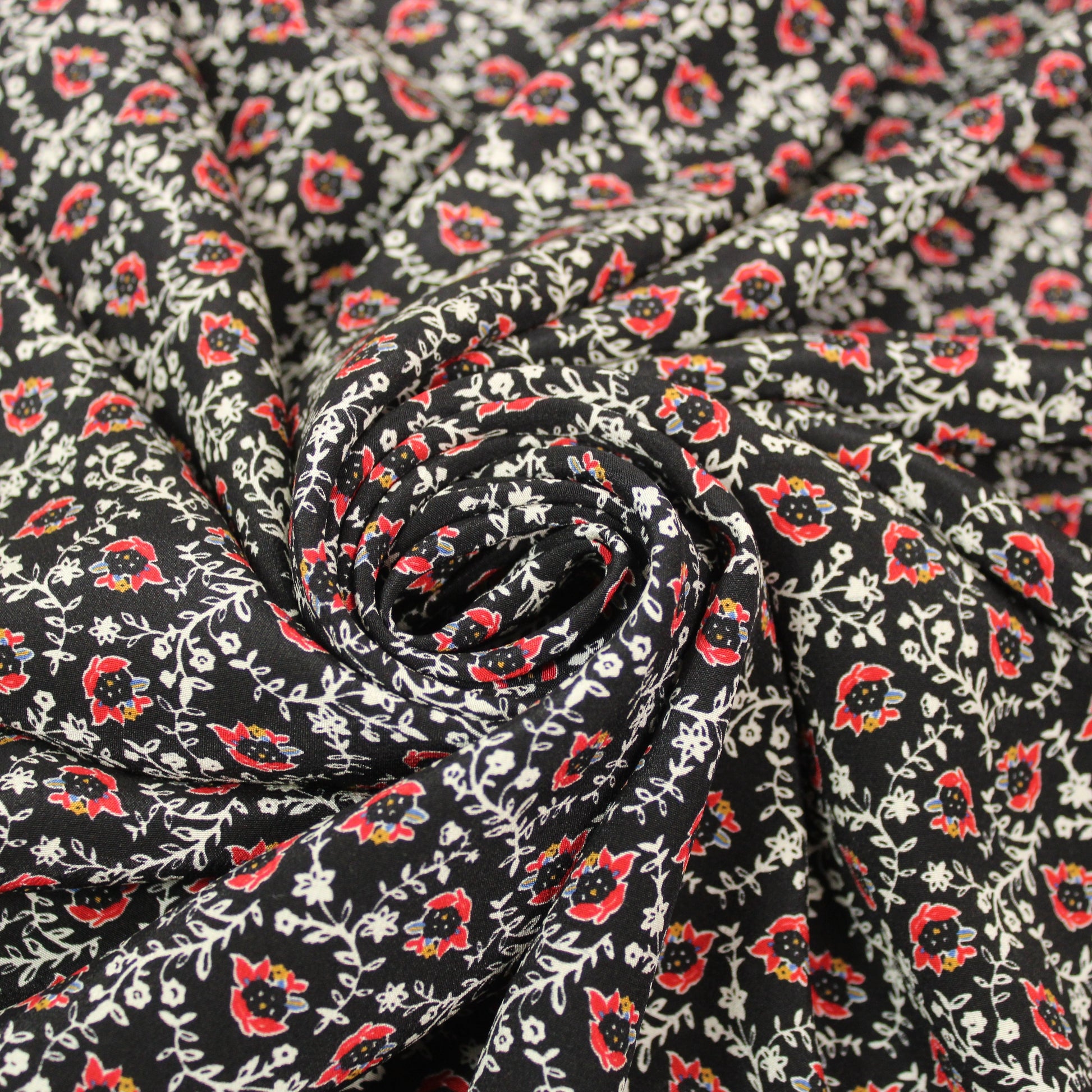 Tissu crêpe de chine 100% soie - imprimé fleurs abstraites - ton noir - photo 1/5 | So Tissus
