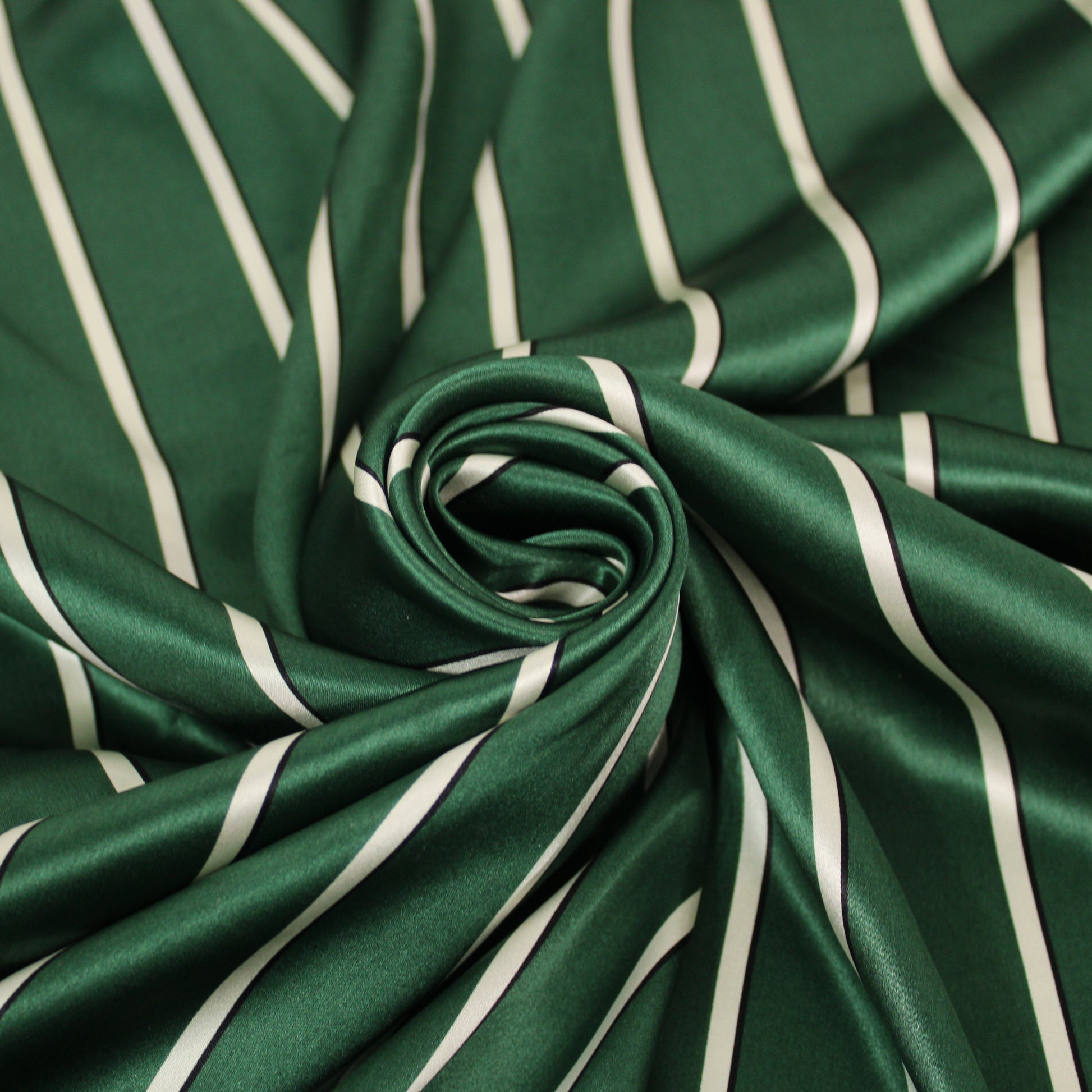 Tissu satin de soie - à rayures - vert et blanc - photo 1/5 | So Tissus
