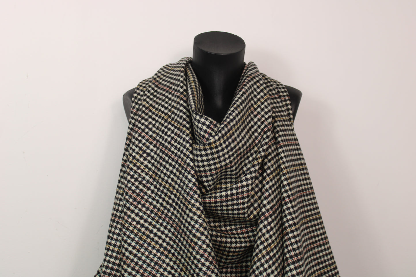 Tissu flanelle de laine - pied de poule - noir et blanc - photo 4/5 | So Tissus