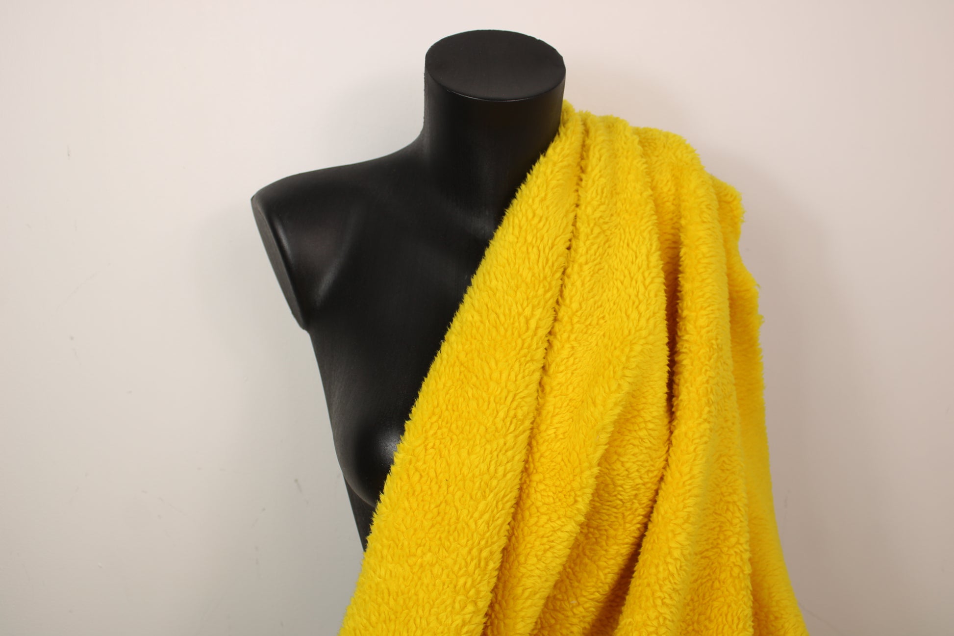 Tissu fausse fourrure en laine - jaune - photo 2/3 | So Tissus