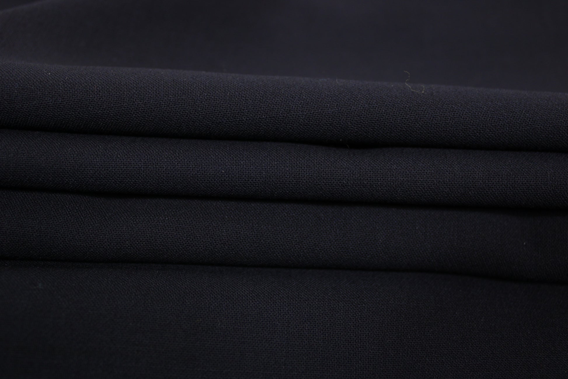 Tissu crêpe de laine - bleu marine foncé - photo 2/4 | So Tissus