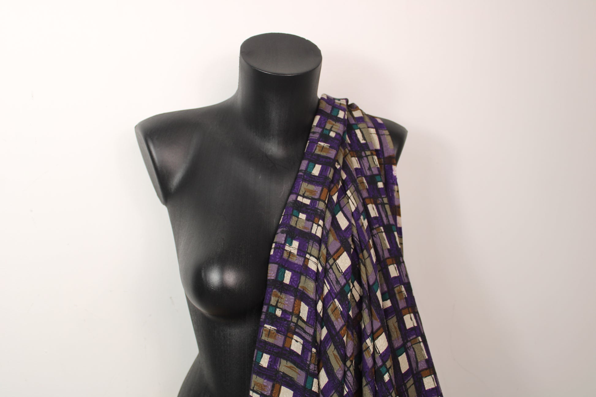 Tissu crêpe de soie 100% - imprimé géométrique - ton violet - photo 3/5 | So Tissus