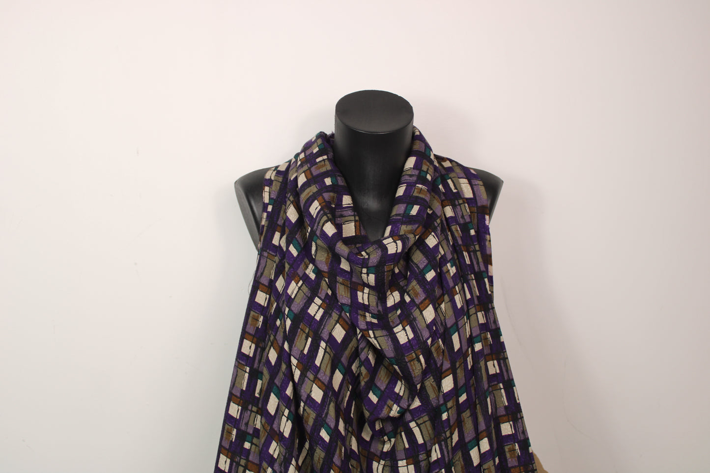 Tissu crêpe de soie 100% - imprimé géométrique - ton violet - photo 4/5 | So Tissus