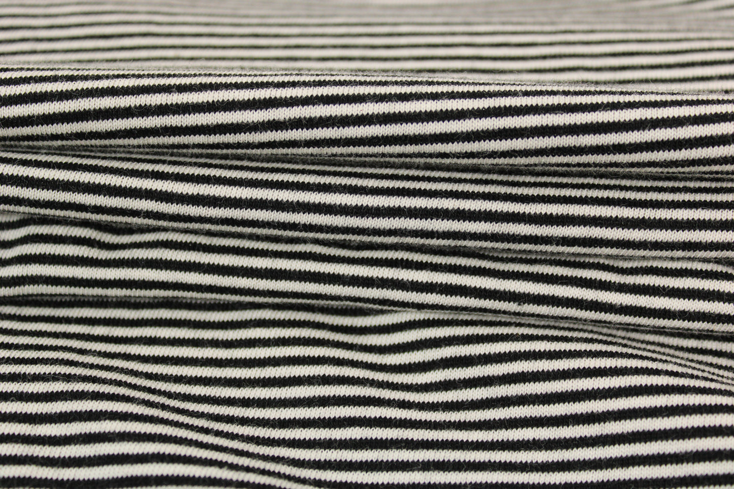 Tissu maille jersey viscose - à rayures - noir et blanc - photo 2/5 | So Tissus