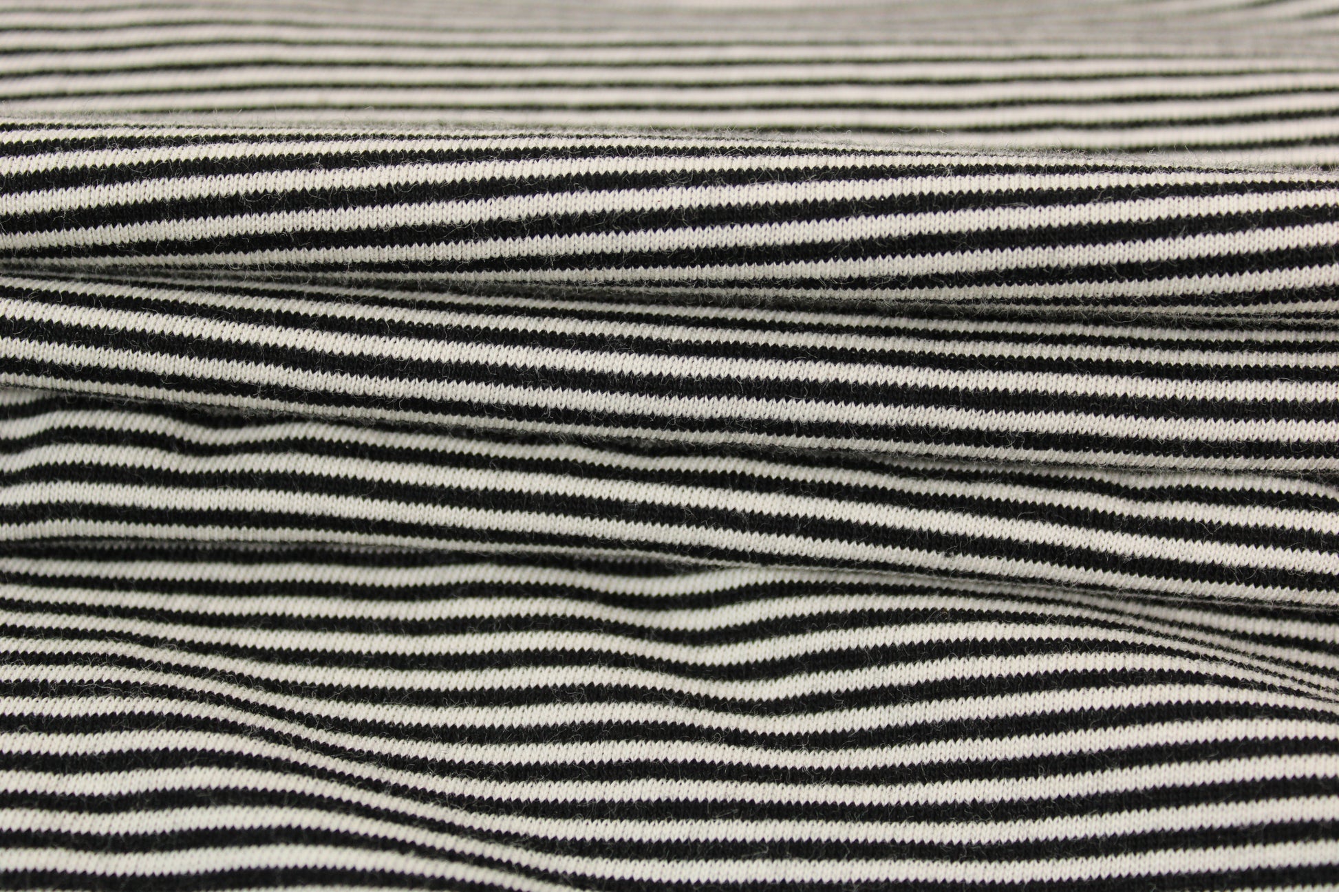 Tissu maille jersey viscose - à rayures - noir et blanc - photo 2/5 | So Tissus