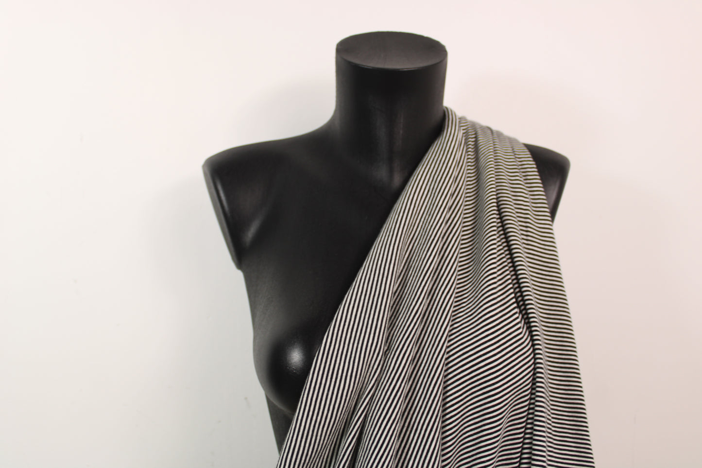 Tissu maille jersey viscose - à rayures - noir et blanc - photo 3/5 | So Tissus