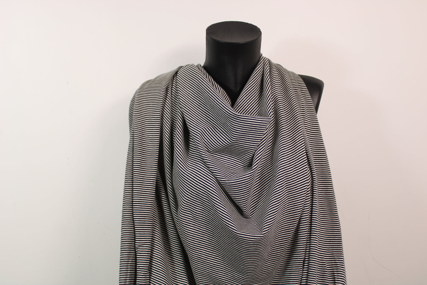 Tissu maille jersey viscose - à rayures - noir et blanc - photo 4/5 | So Tissus