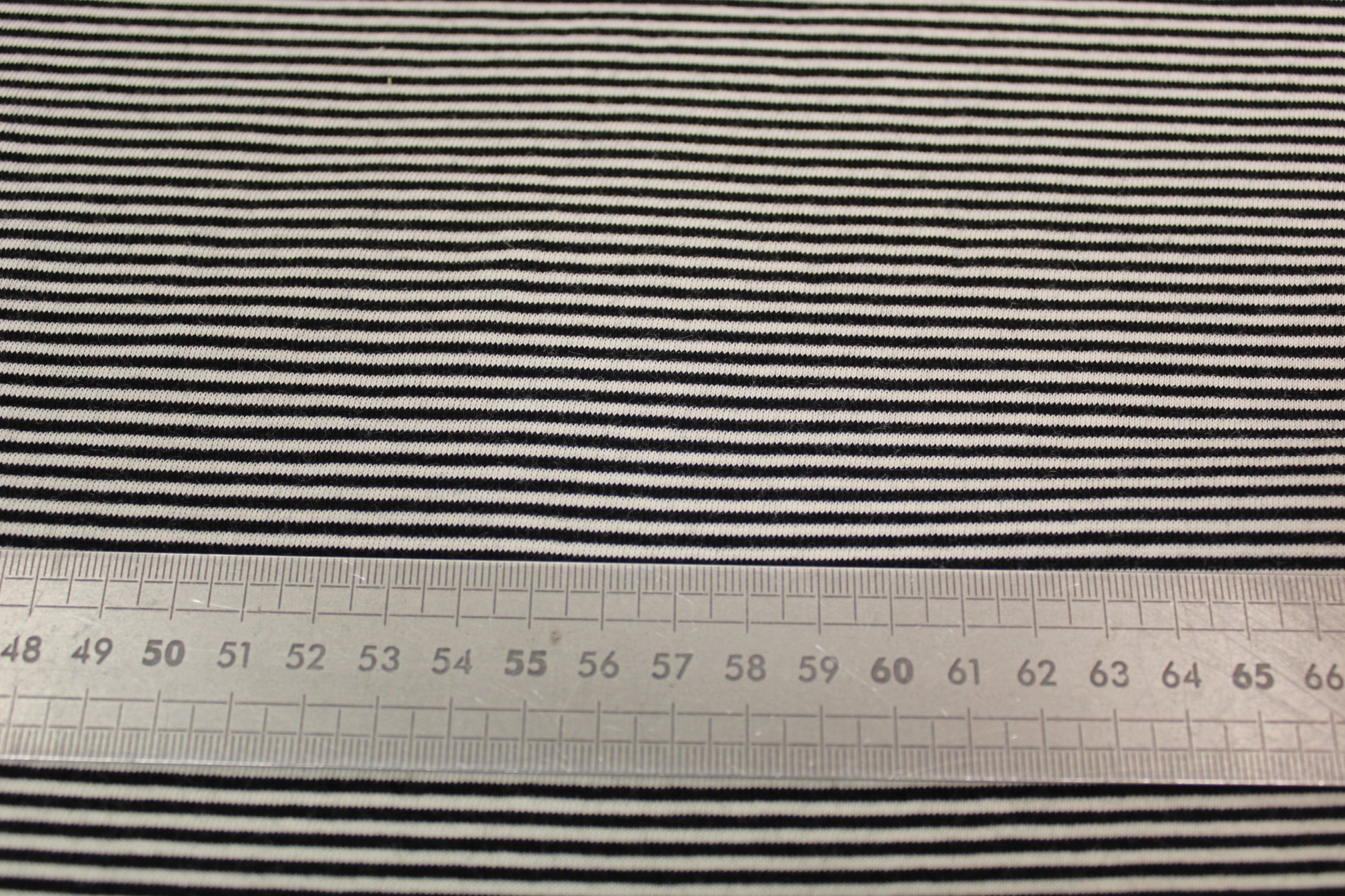Tissu maille jersey viscose - à rayures - noir et blanc - photo 5/5 | So Tissus