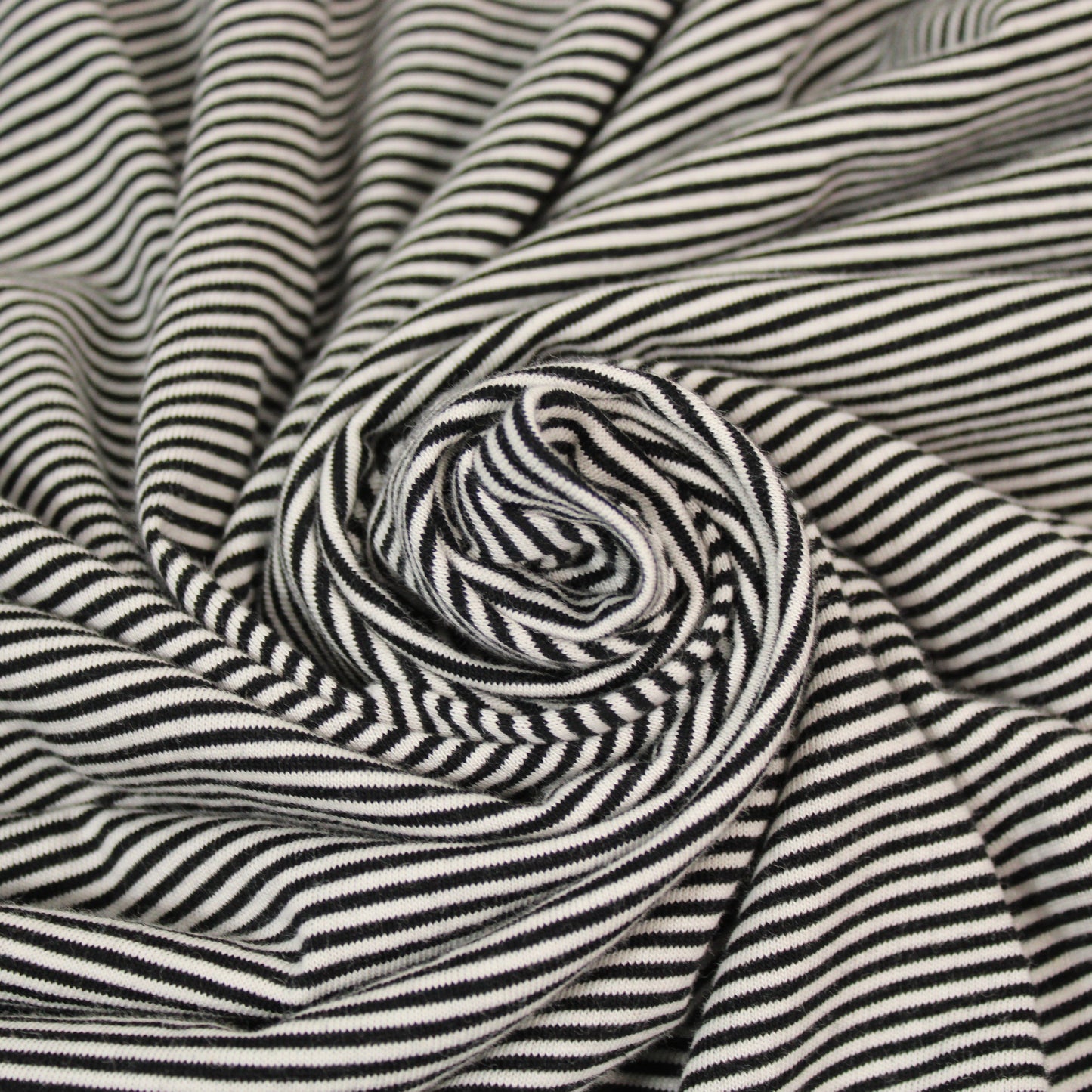 Tissu maille jersey viscose - à rayures - noir et blanc - photo 1/5 | So Tissus