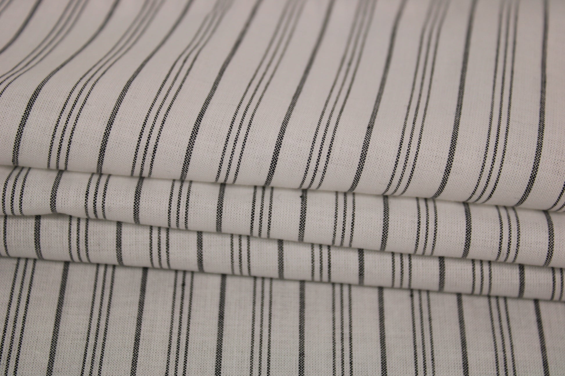 Tissu popeline de coton - à rayures - blanc et gris - photo 2/5 | So Tissus