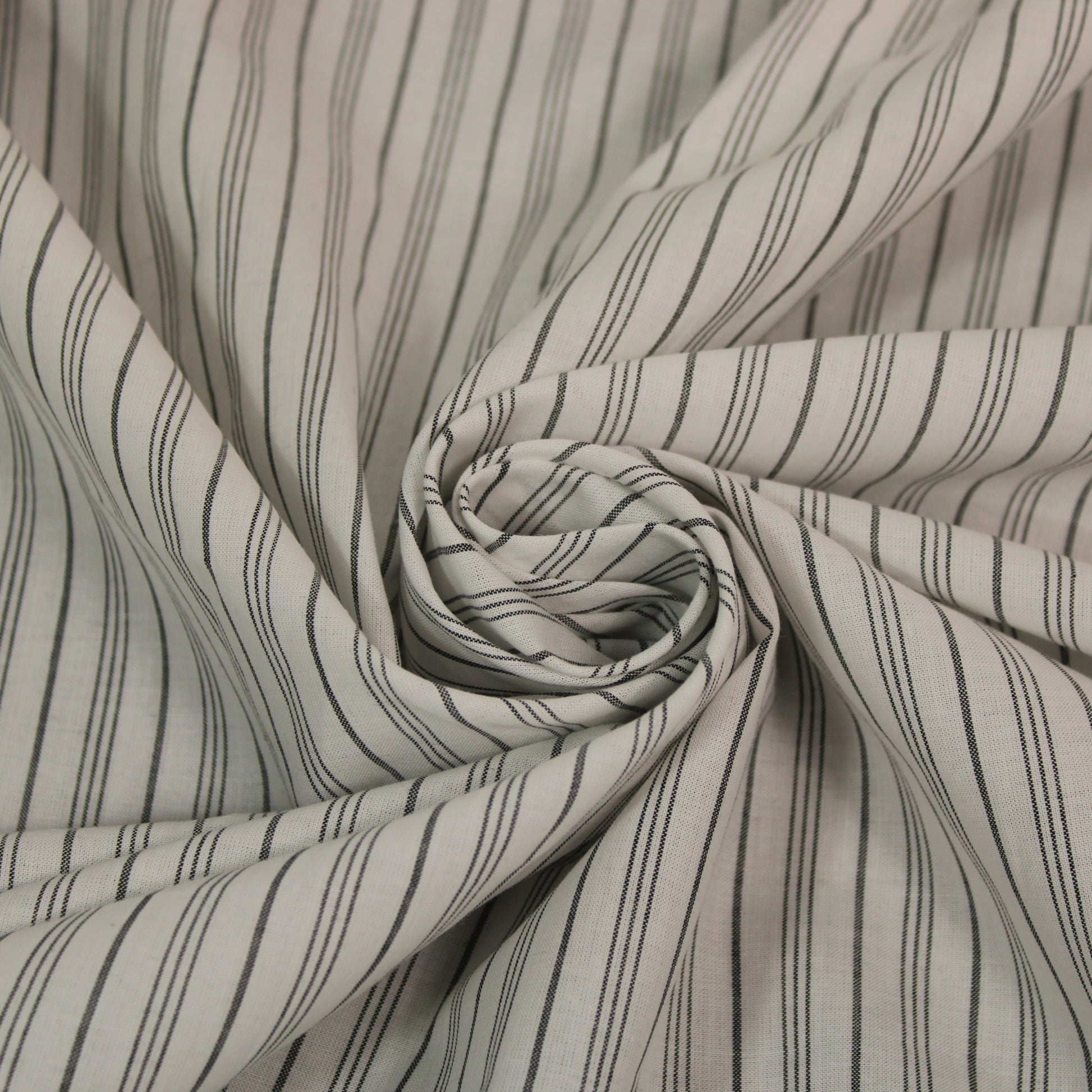 Tissu popeline de coton - à rayures - blanc et gris - photo 1/5 | So Tissus