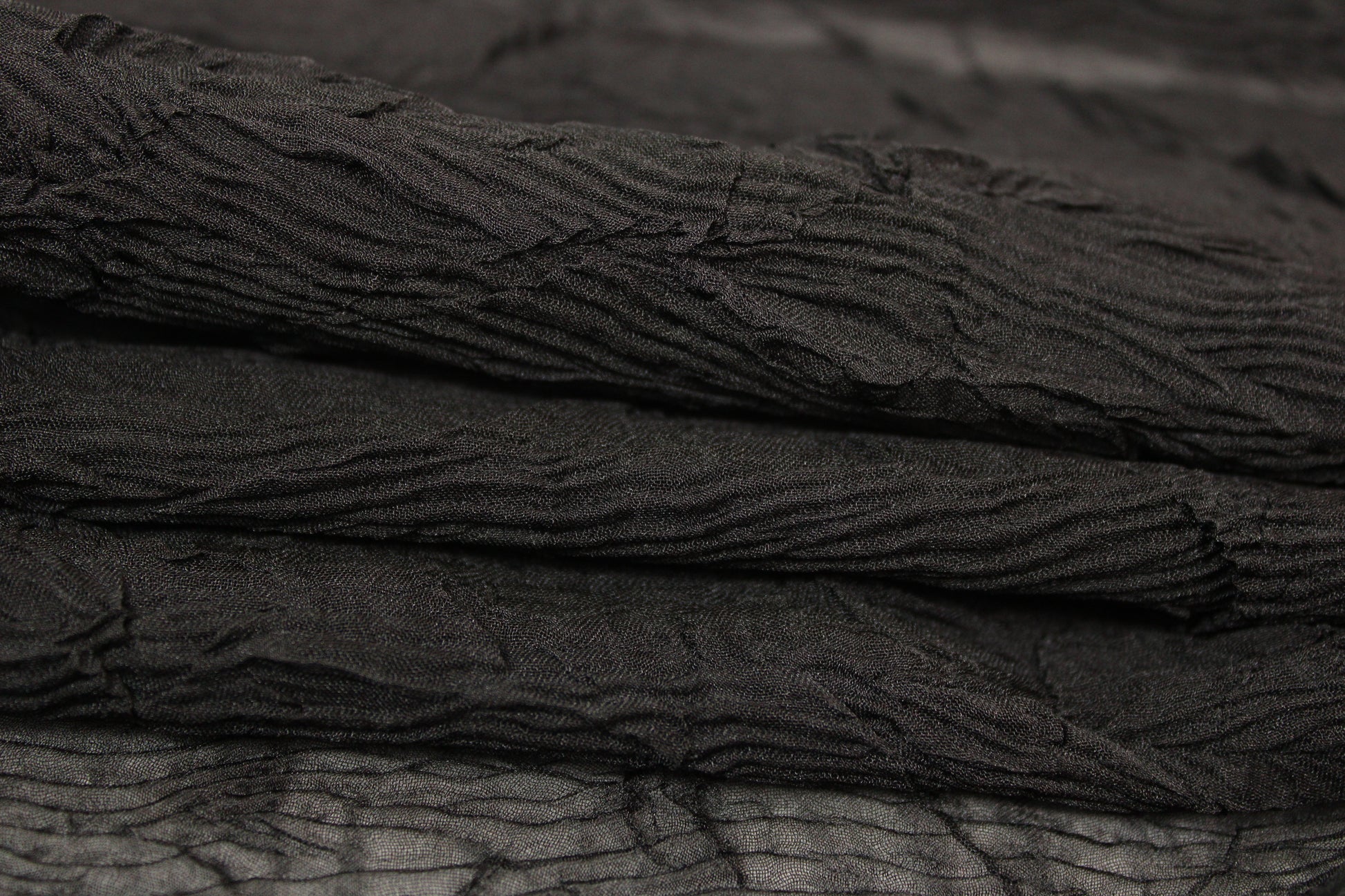 Tissu crêpon - noir - photo 2/4 | So Tissus