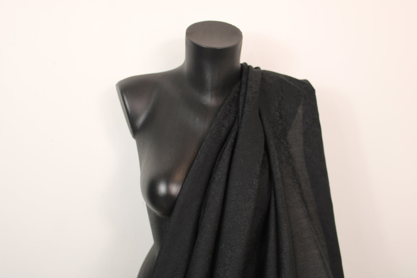Tissu voile de soie et coton- imprimé fleuri - noir - photo 3/4 | So Tissus