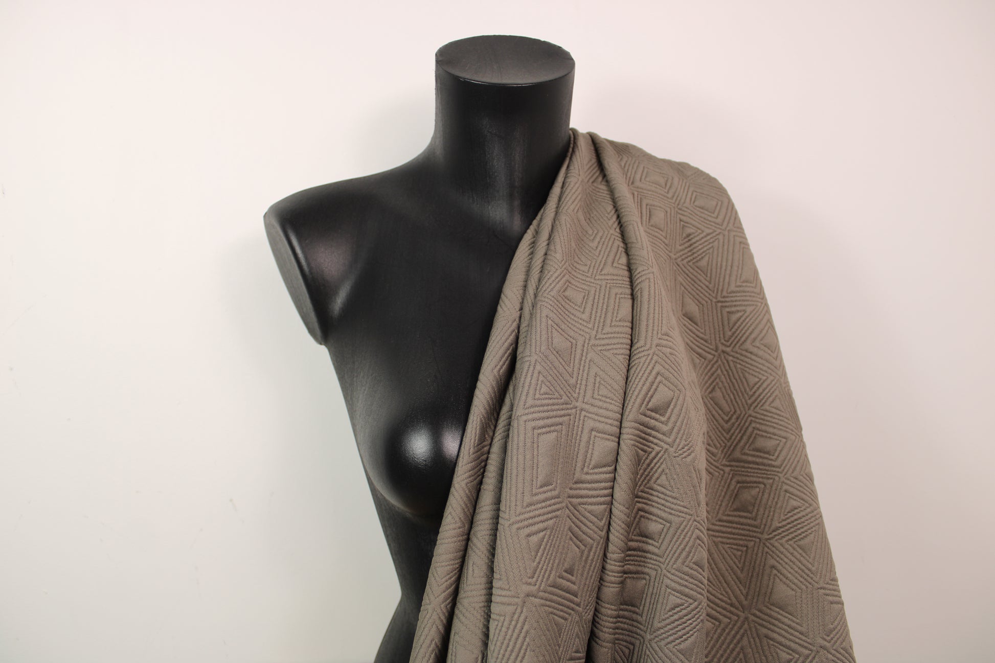 Tissu maille gaufré - marron glacé - photo 3/4 | So Tissus