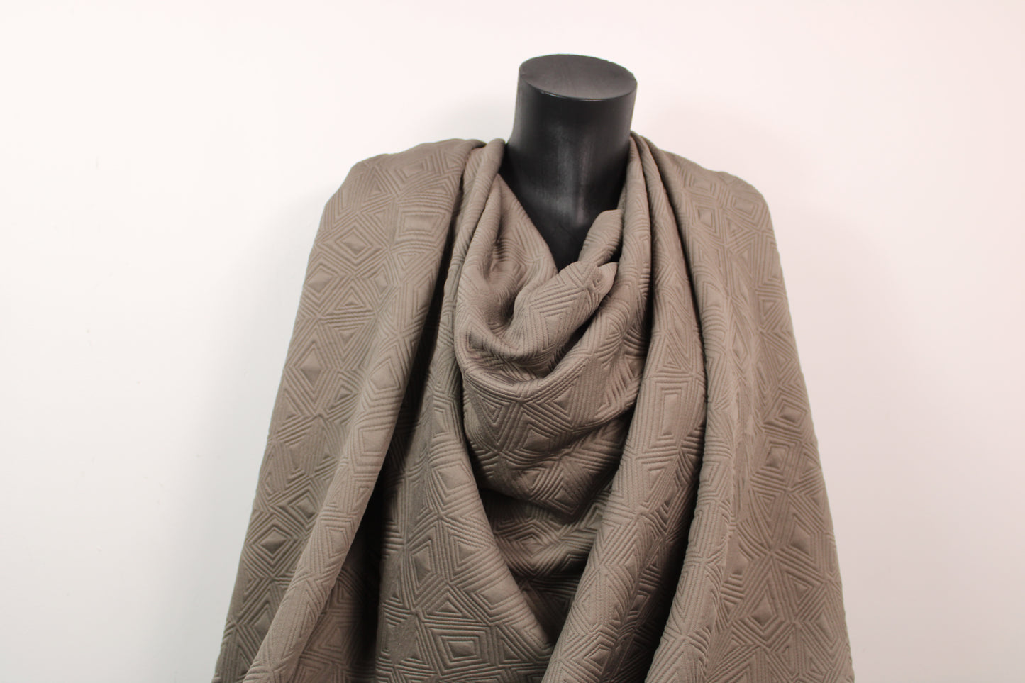 Tissu maille gaufré - marron glacé - photo 4/4 | So Tissus
