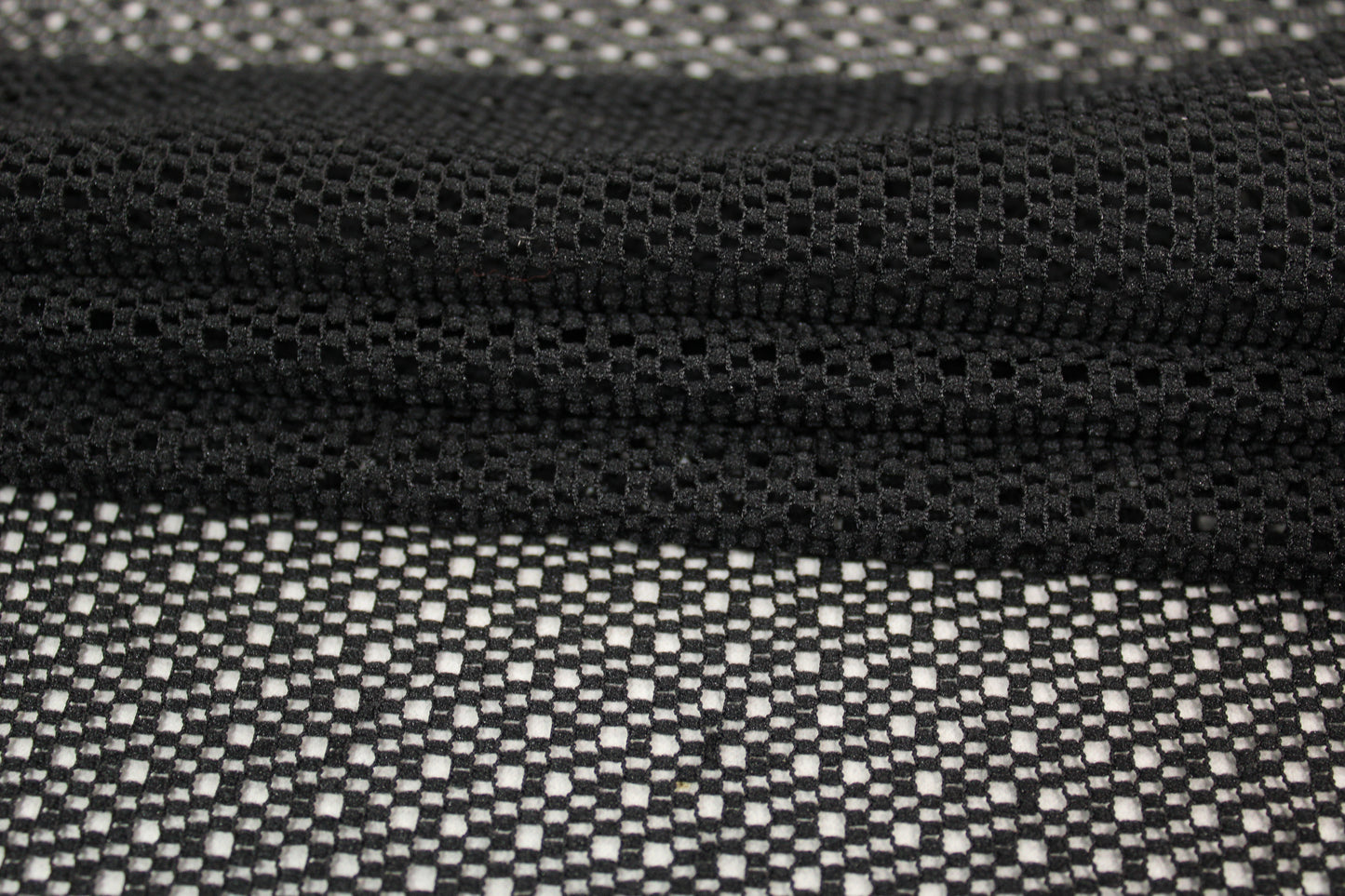 Tissu résille - noir - motif losange abstrait - photo 2/4 | So Tissus