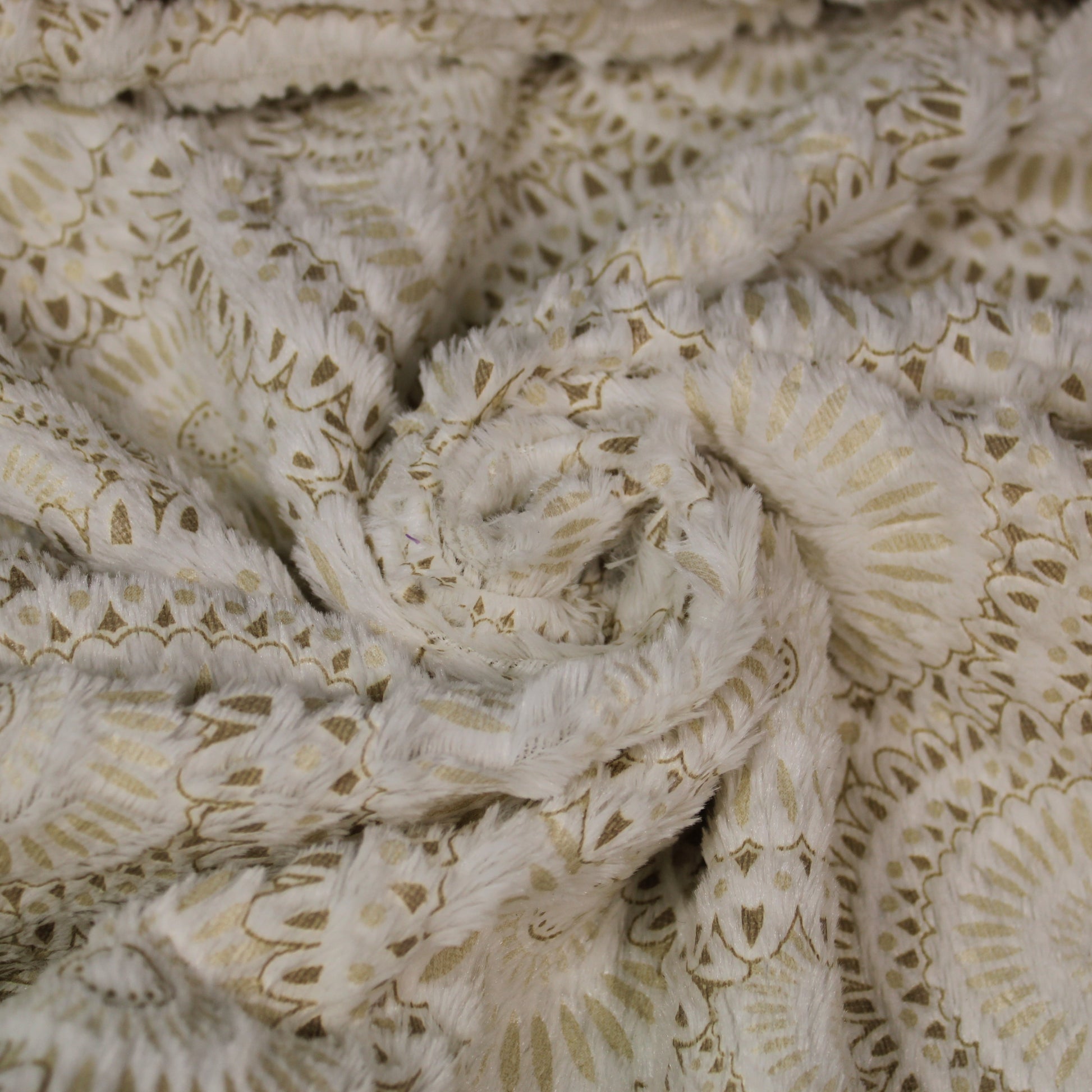 Tissu fausse fourrure  - blanc et beige - imprimé attrape rêve - photo 1/4 | So Tissus