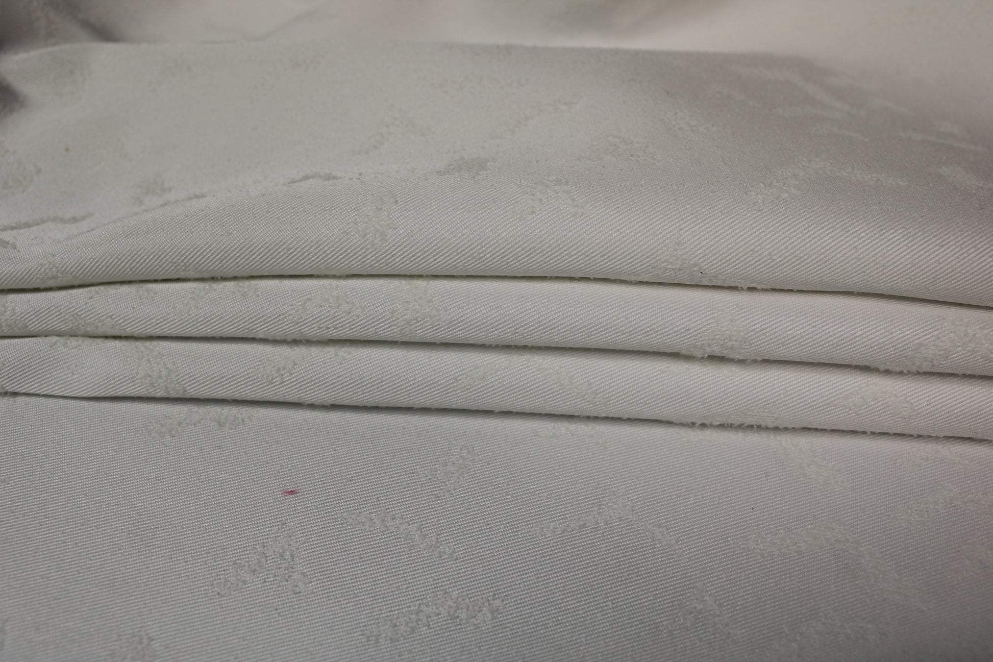 Tissu brocart motif chauve-souris - blanc - photo 2/4 | So Tissus