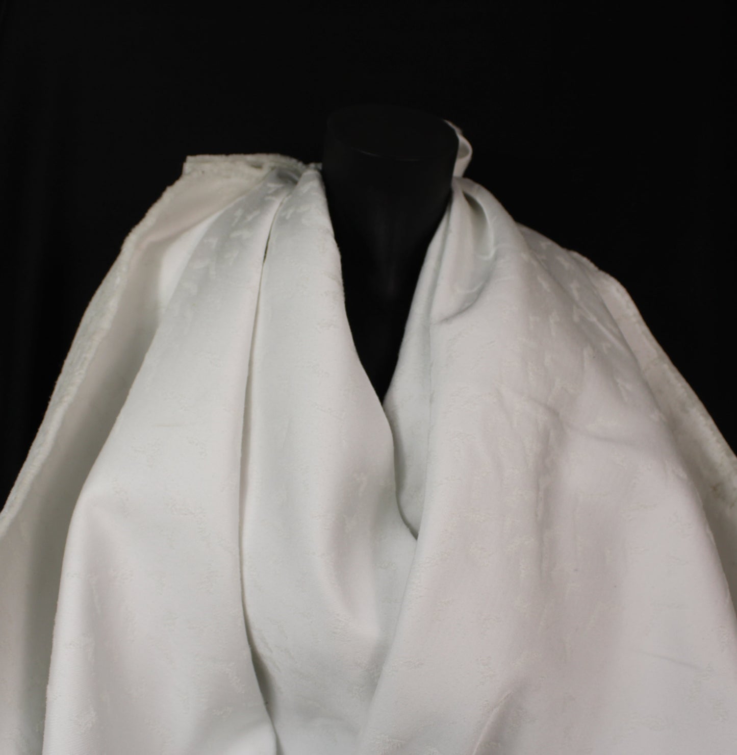 Tissu brocart motif chauve-souris - blanc - photo 4/4 | So Tissus