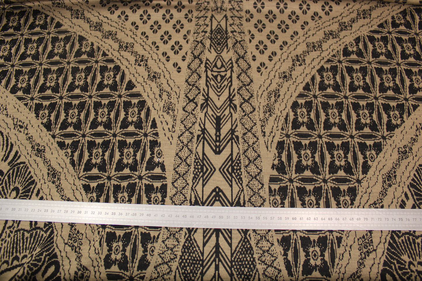 Tissu maille - imprimé ethnique - beige foncé et noir - photo 5/5 | So Tissus