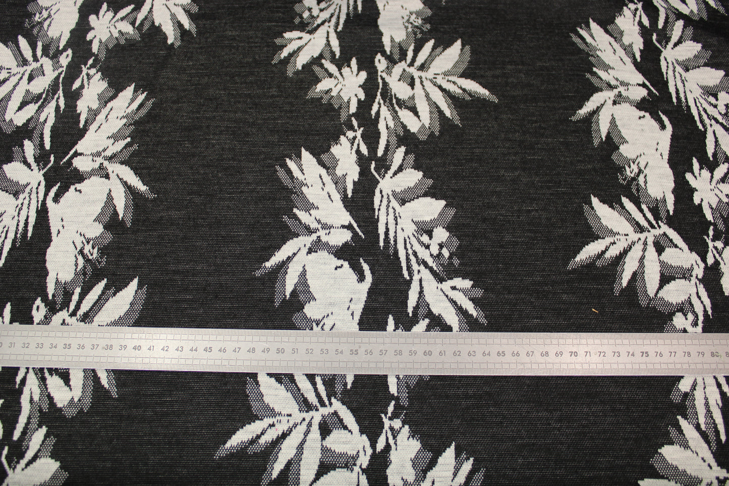 Tissu maille - imprimé fleuri - écru et noir - photo 5/5 | So Tissus