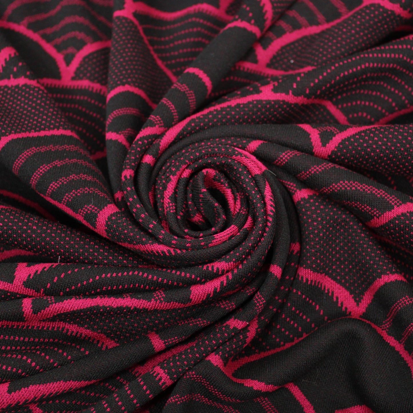 Tissu maille - imprimé écaille - magenta et noir - photo 1/4 | So Tissus